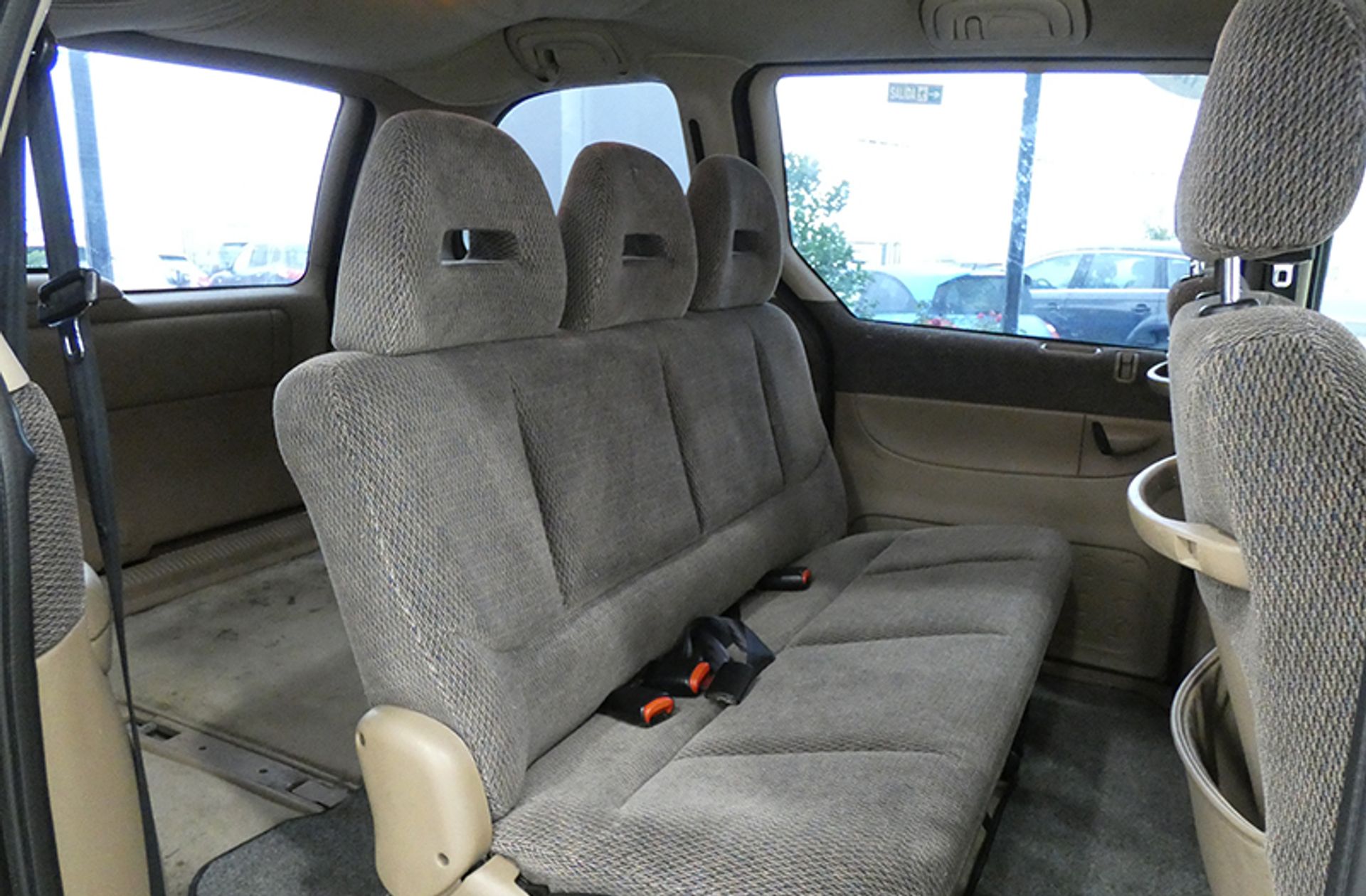 Chrysler Voyager 2.4 SE - foto 22