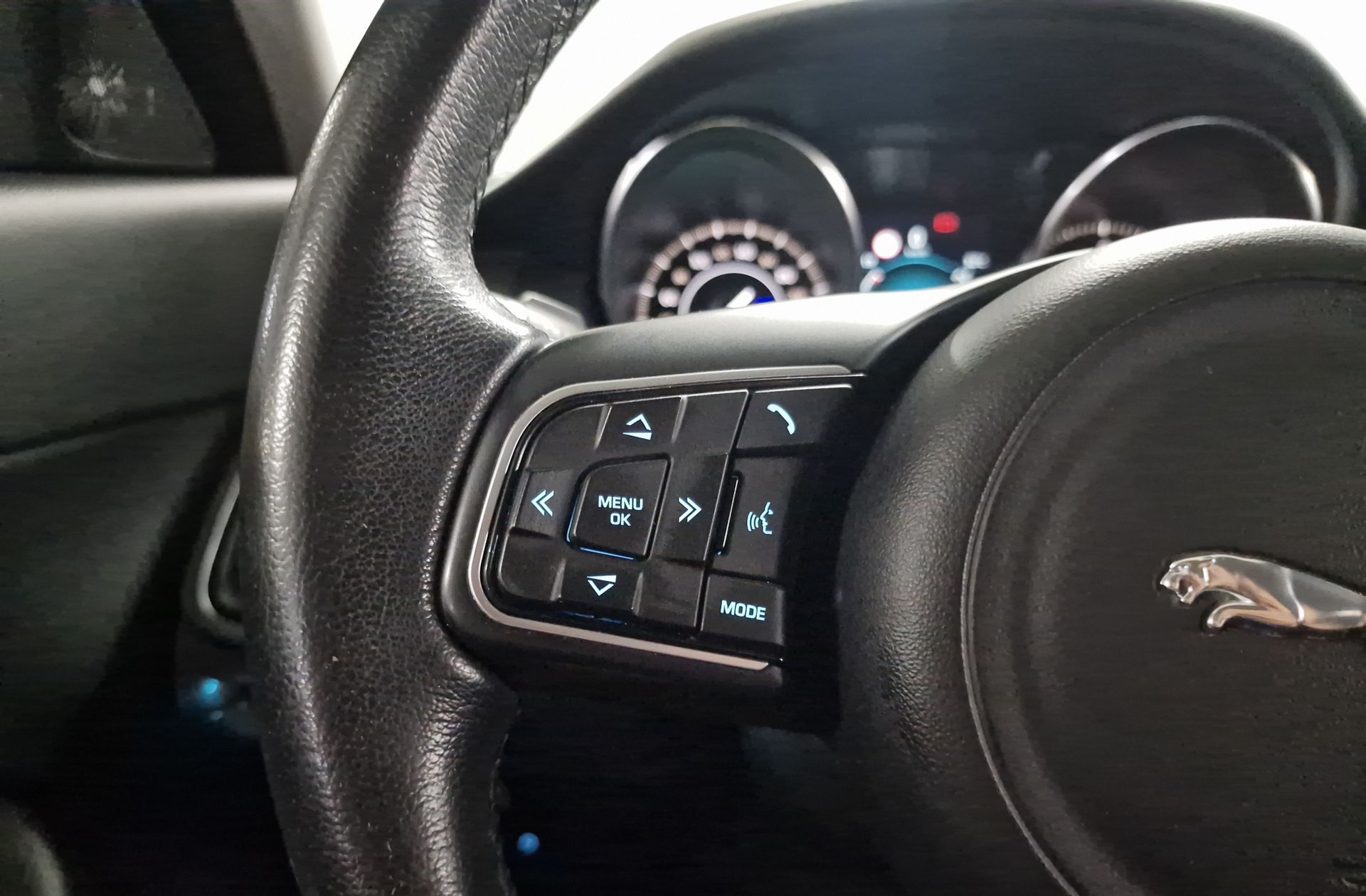 Jaguar E-Pace 2.0D 4WD - foto 27