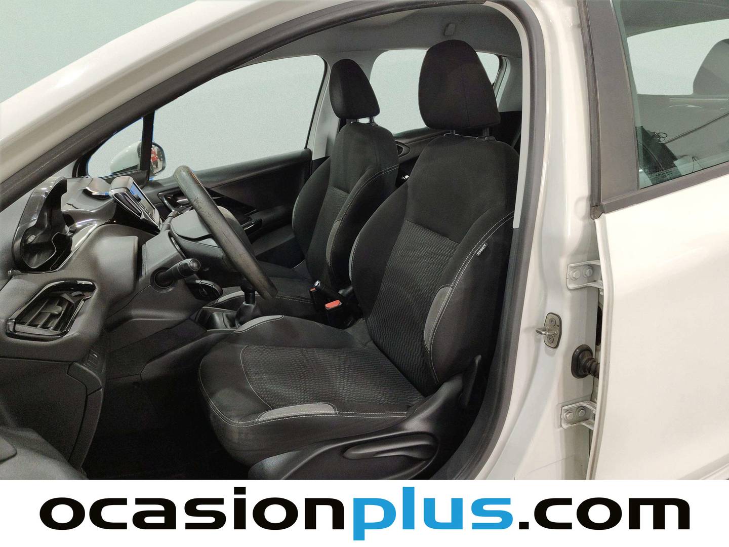 Foto asientos delanteros Peugeot 208 Peugeot 208 1.2 PureTech Active (82 CV)