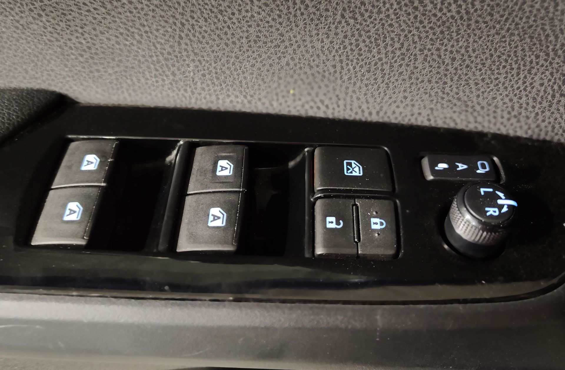 Toyota Prius 1.8 Prius hibrido - foto 32