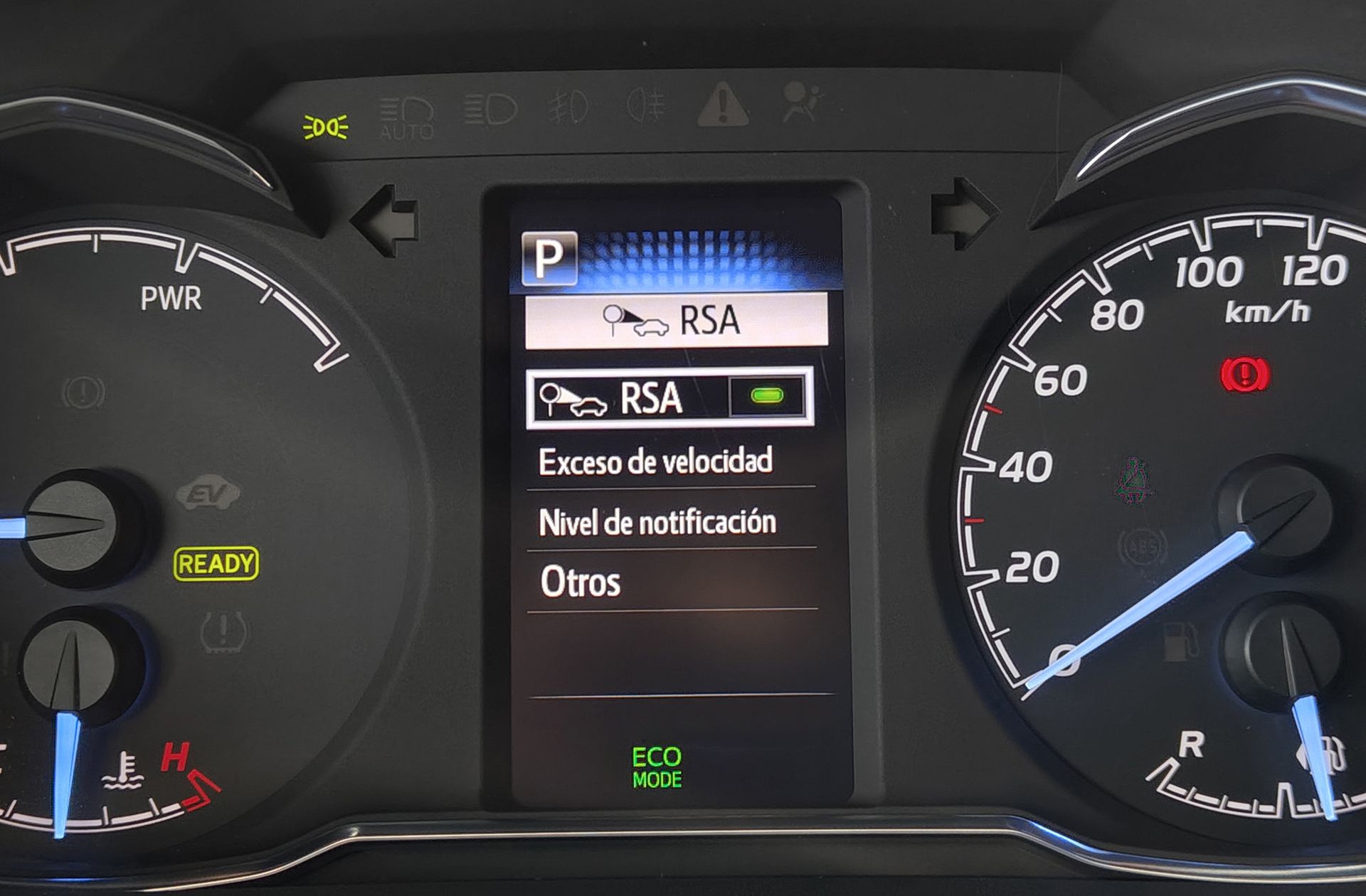 Toyota Yaris 100H Feel - foto 14