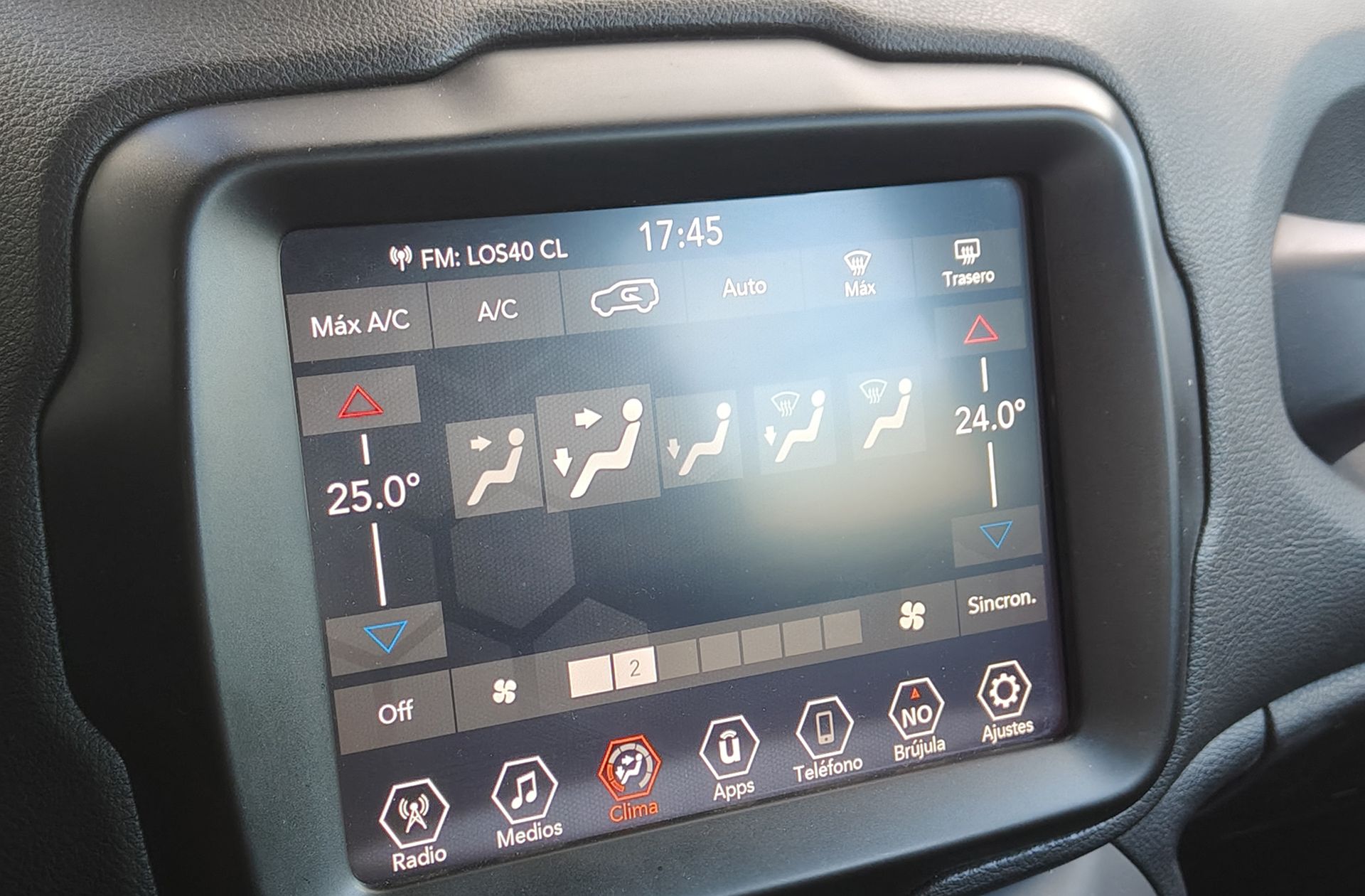 Jeep Renegade eHybrid 1.5 Limited ATX - foto 26