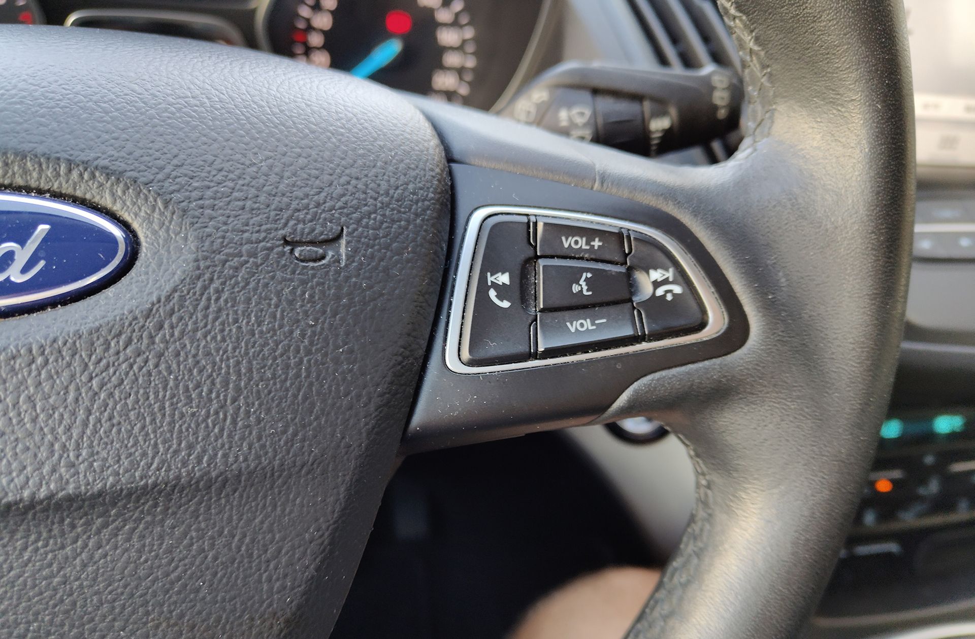 Ford Kuga 1.5 EcoBoost Trend+ 4x2 - foto 25
