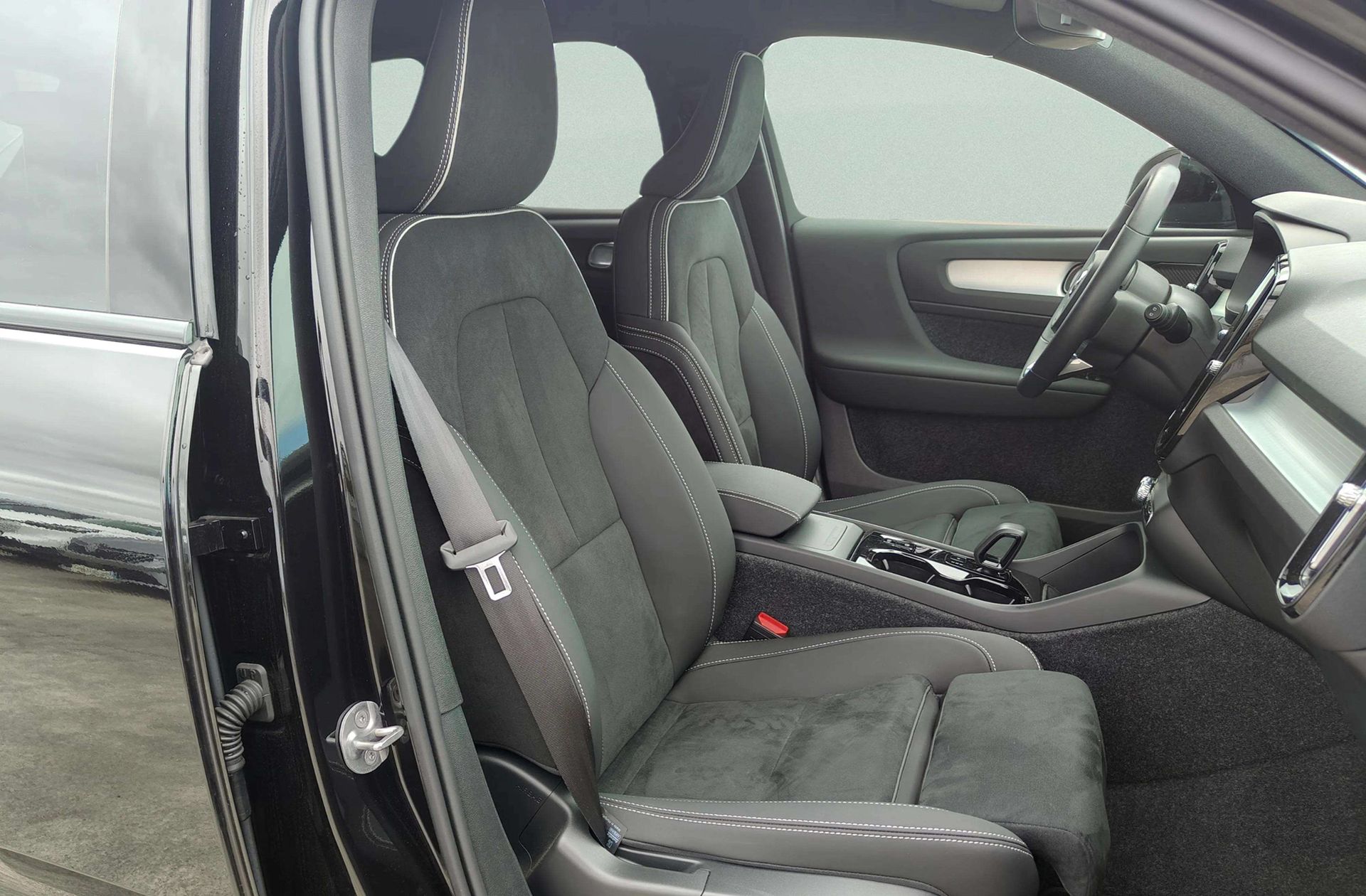 Volvo XC40 B3 Gasolina Mild hybrid Plus Dark - foto 18