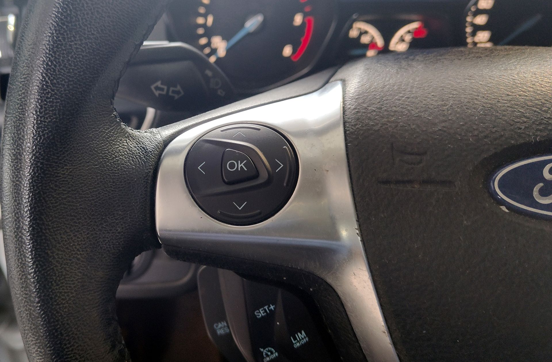 Ford Kuga 2.0 TDCi Titanium 4x4 Powershift - foto 27