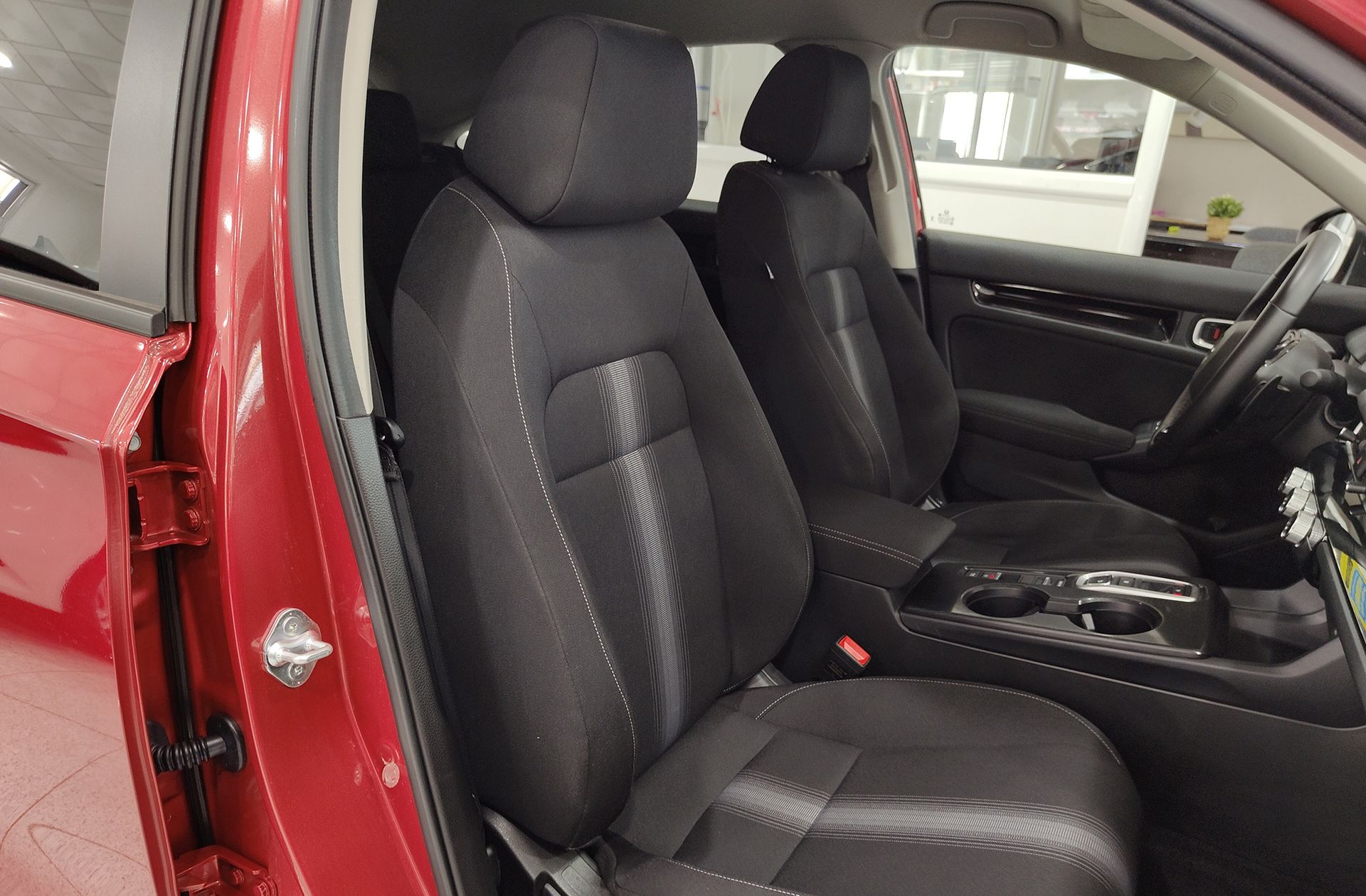 Honda Civic 2.0 i-MMD Elegance CVT - foto 17