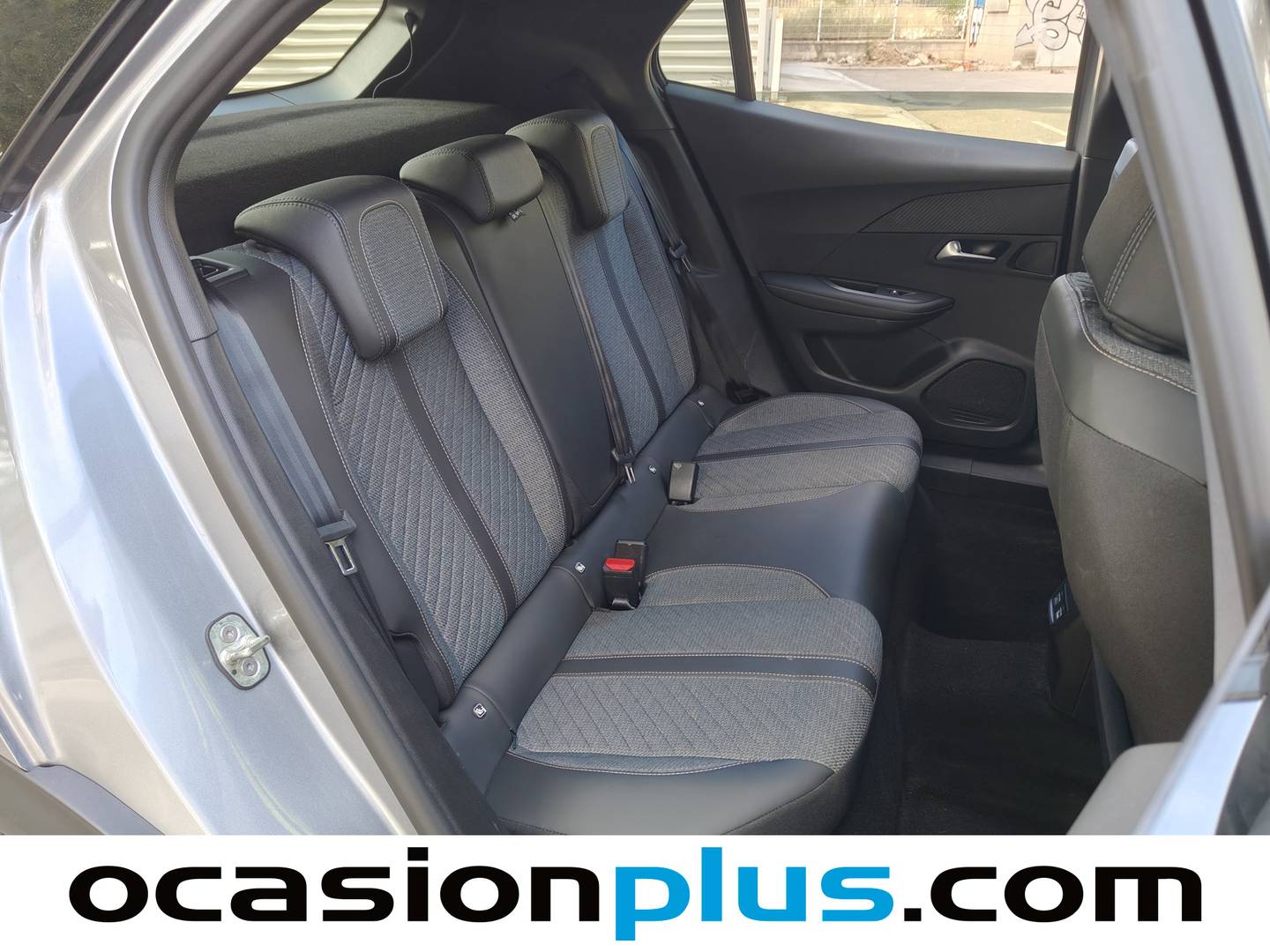 Foto Peugeot 2008 Peugeot 2008 Allure Hybrid eDCS6 (136 CV)