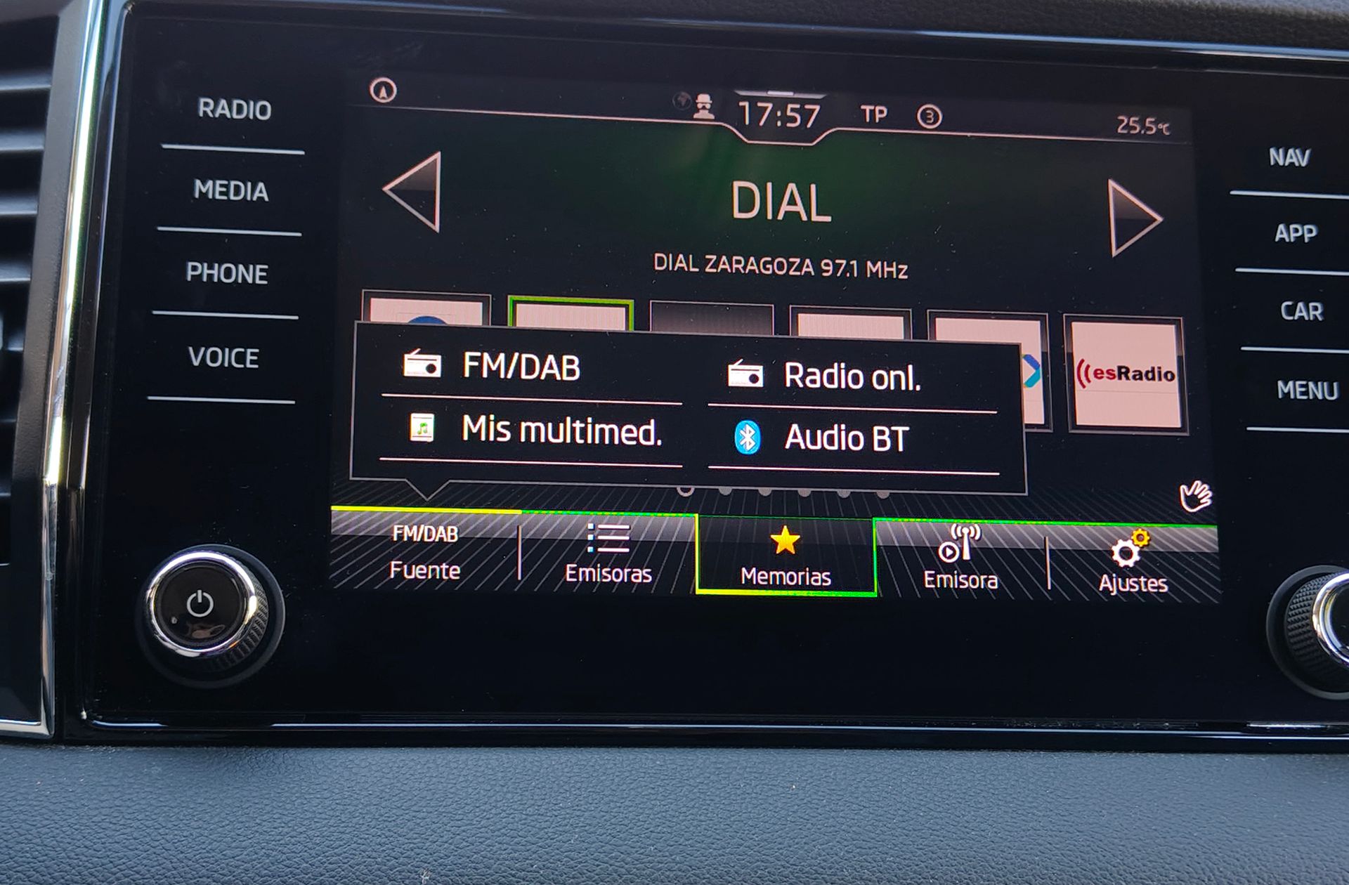 Škoda Karoq 1.5 TSI ACT 125 Aniversario DSG - foto 32