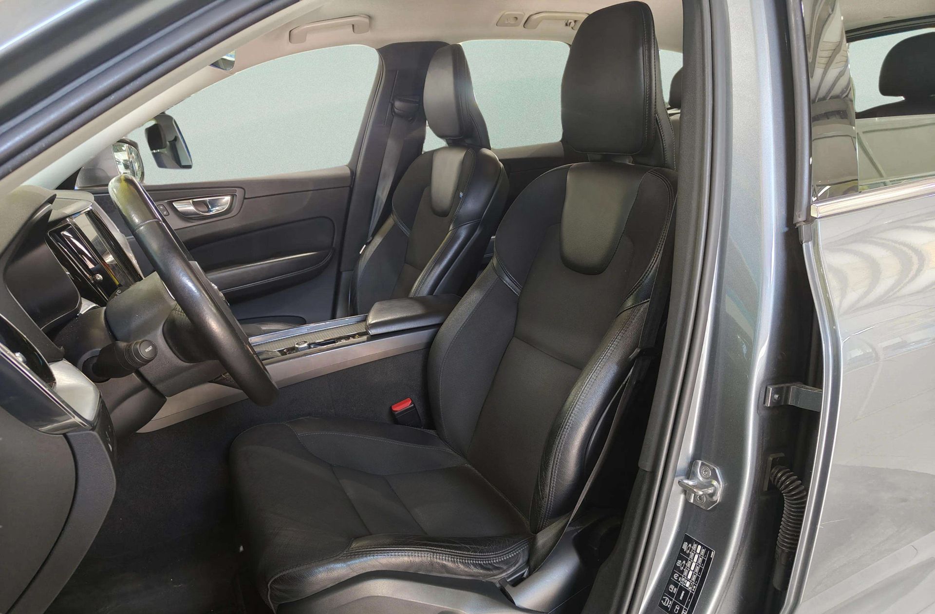 Volvo XC60 D4 Business Plus - foto 12
