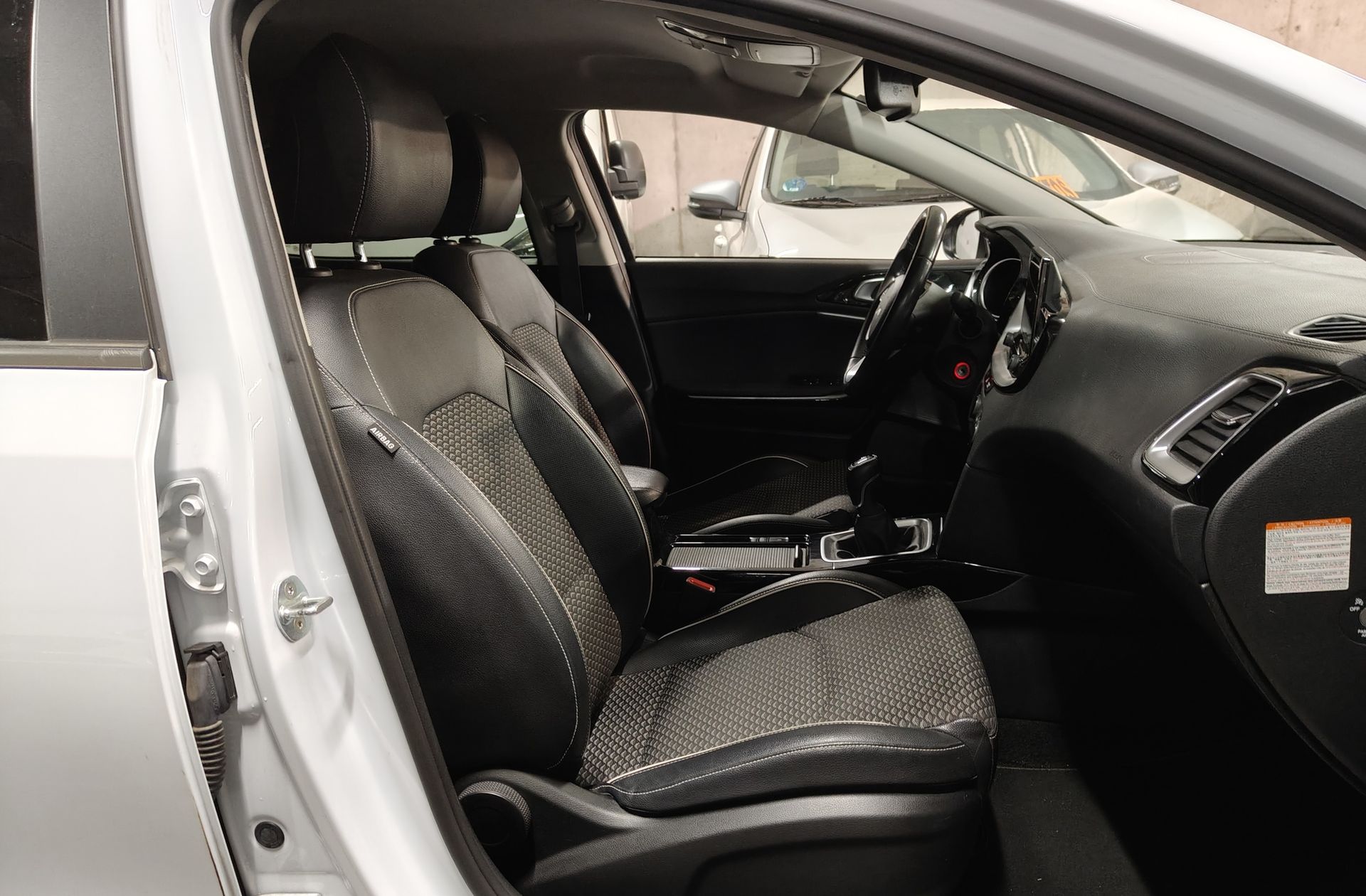 Kia XCeed 1.5 MHEV iMT Tech - foto 20