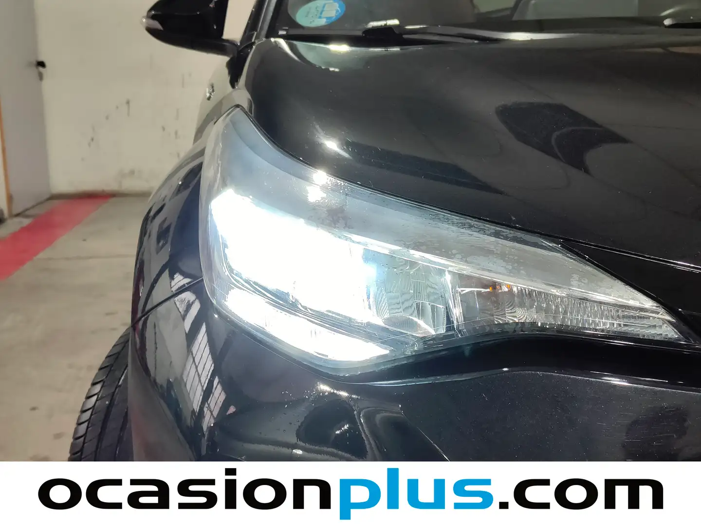 Foto Toyota C-HR Toyota C-HR 1.8 125H Advance (122 CV)