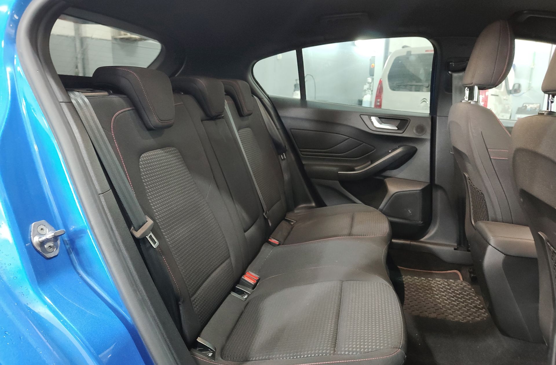 Ford Focus 1.0 EcoBoost MHEV ST-Line - foto 17