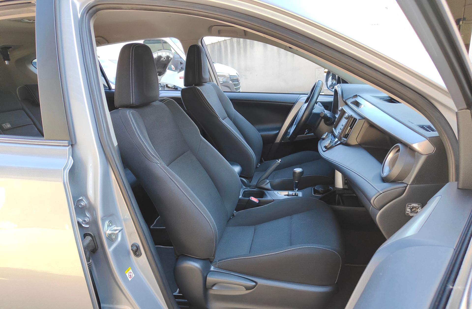 Toyota RAV4 2.5l hybrid Advance 2WD - foto 18