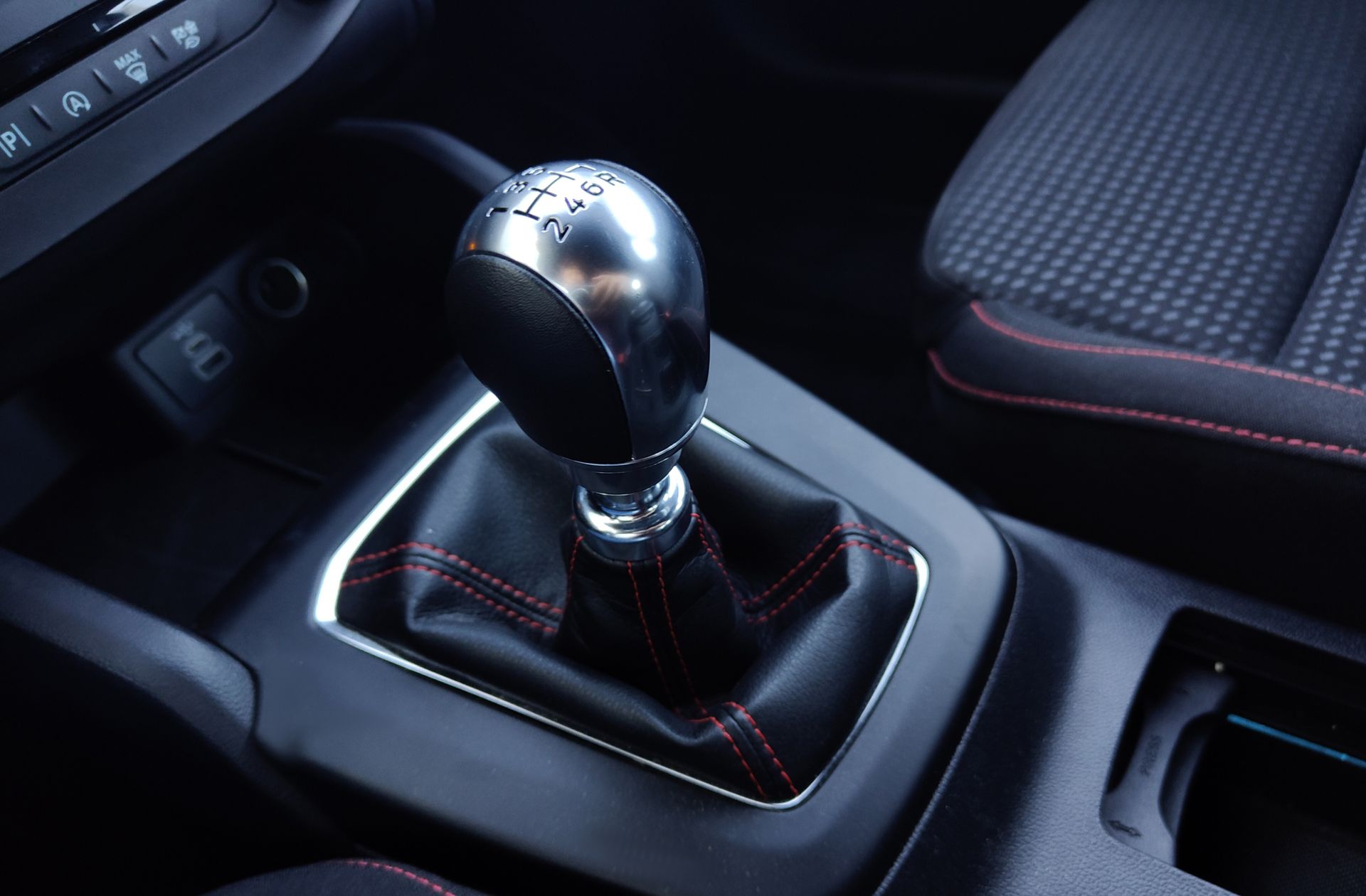 Ford Focus 1.0 EcoBoost MHEV ST-Line - foto 5