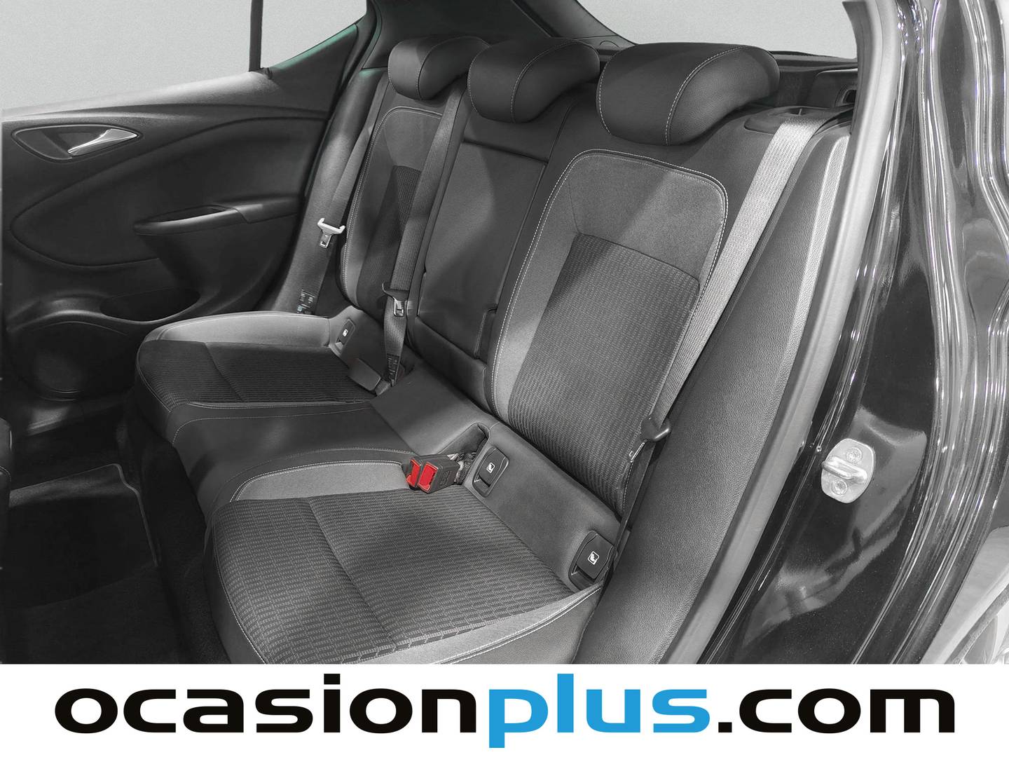 Foto asientos traseros Opel Astra Opel Astra 1.2 Turbo SHR Elegance (145 CV)