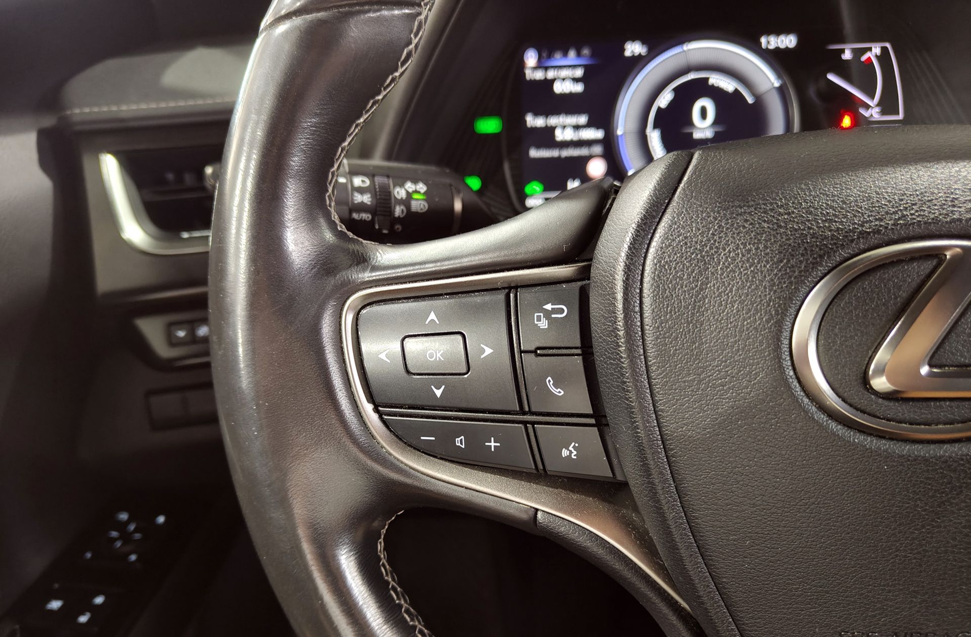 Lexus UX 250h Business 2WD - foto 25