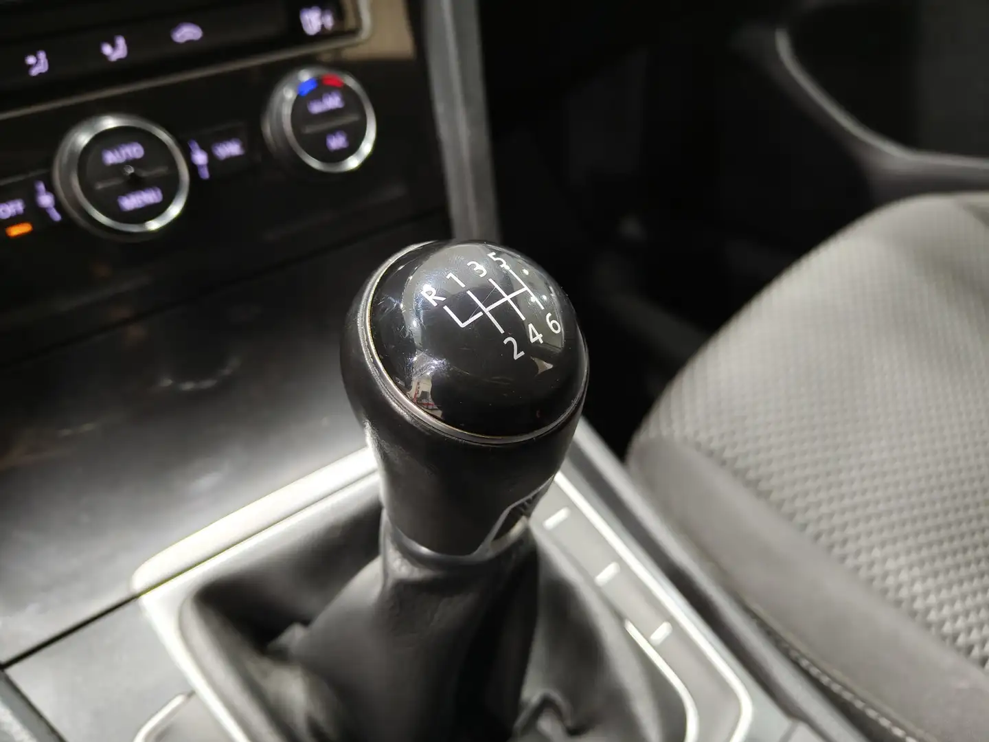 Foto Volkswagen Golf Volkswagen Golf Business 1.0 TSI (110 CV)