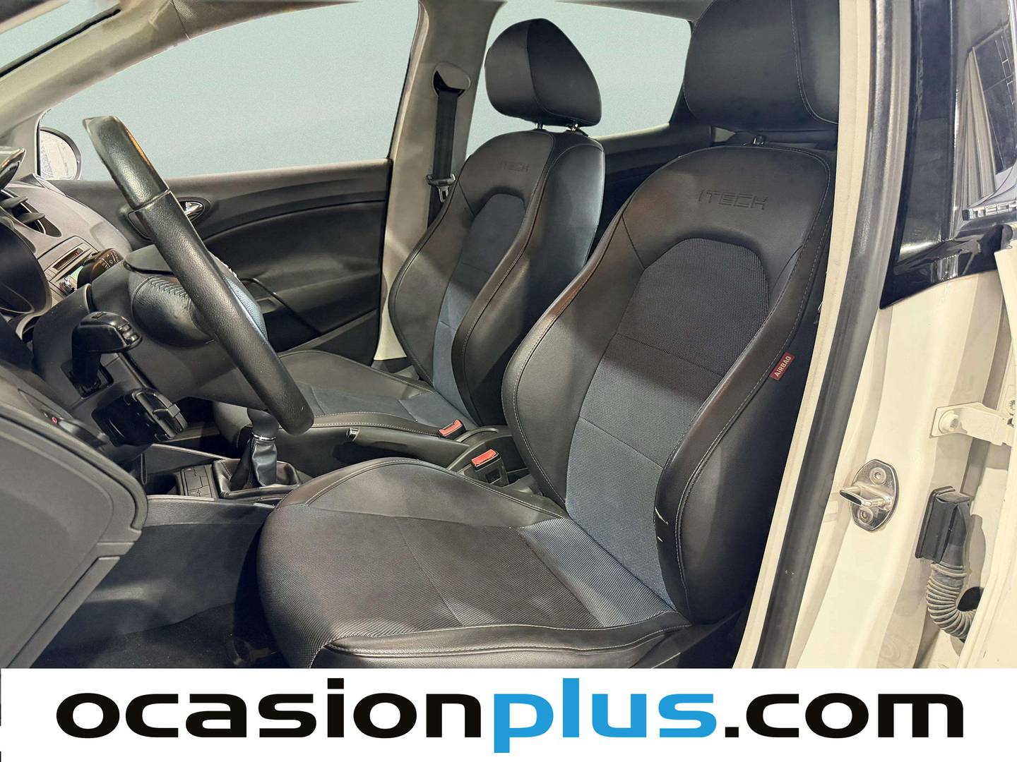 Foto asientos delanteros Seat Ibiza Seat Ibiza 1.6 TDI CR Style ITech 30 Aniversario (90 CV)