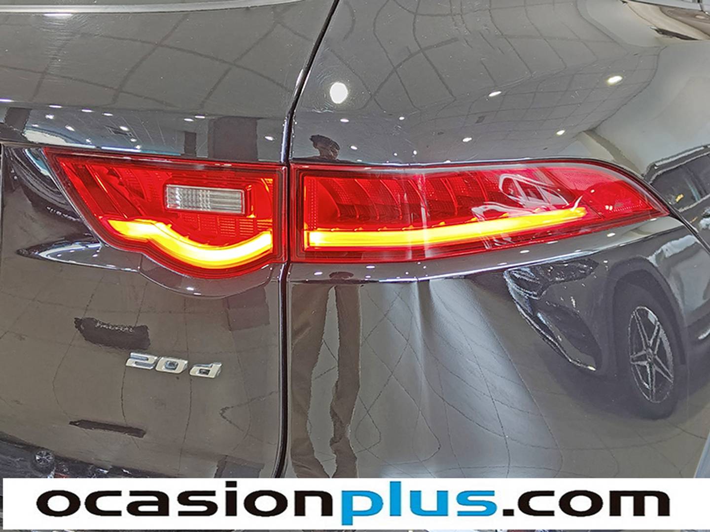 Foto Jaguar F-Pace Jaguar F-PACE 2.0L i4D Pure RWD (180 CV)