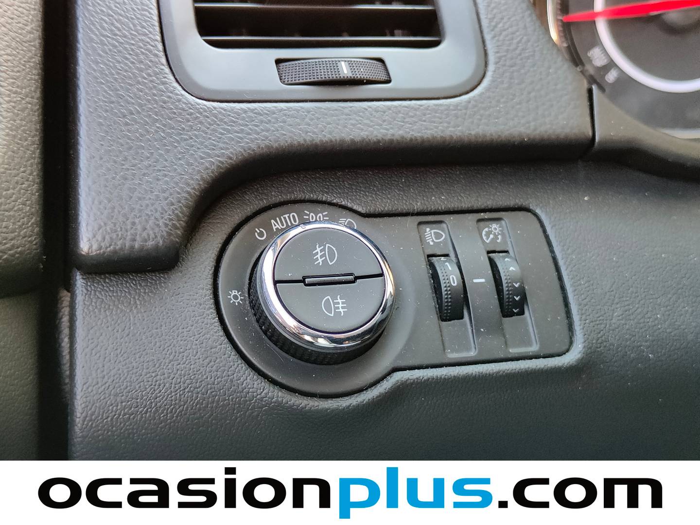 Equipamiento del Opel Insignia Opel Insignia 2.0 CDTI ecoFlex S&S Selective (140 CV)