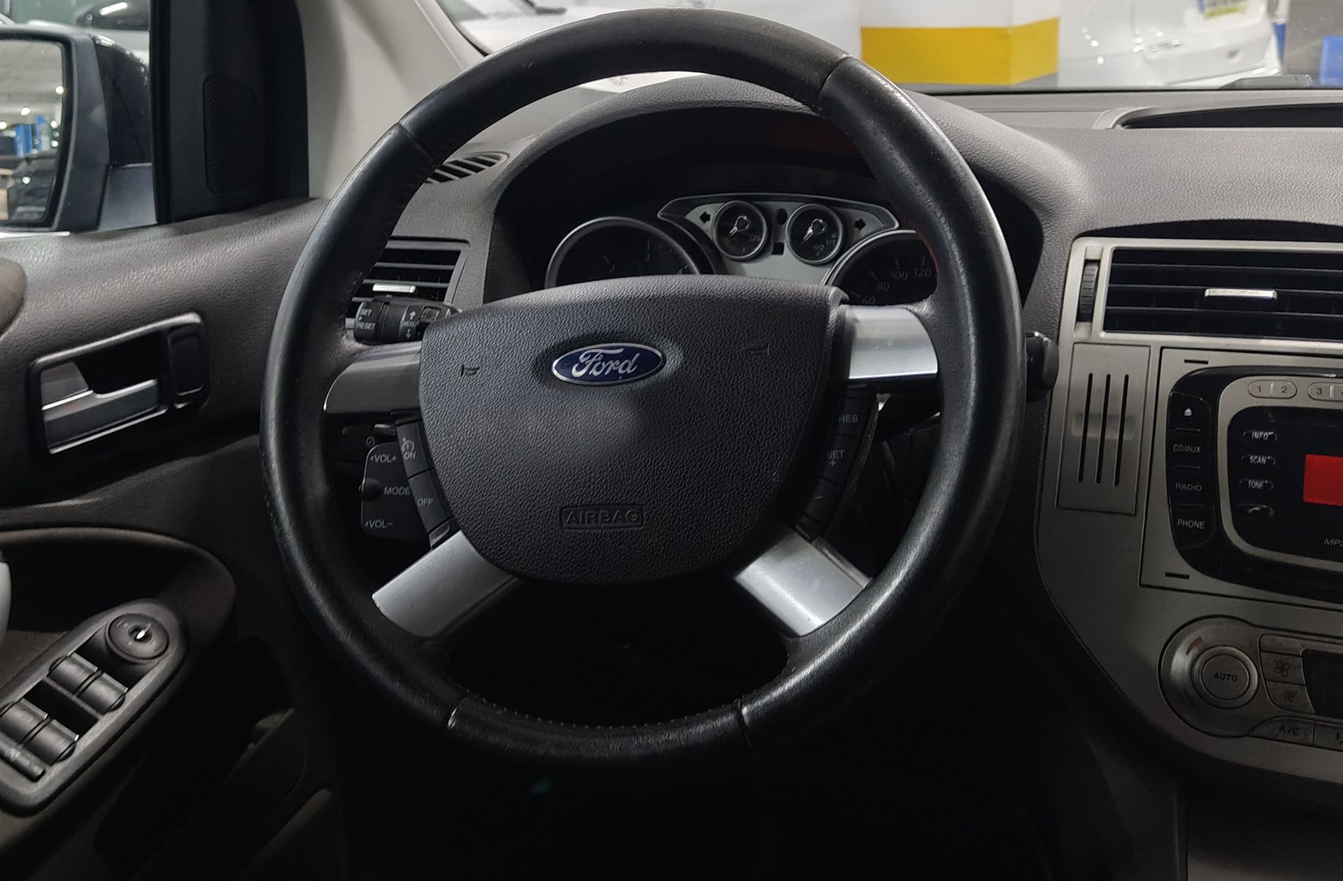 Ford Kuga 2.0 TDCi Trend 4x2 - foto 17