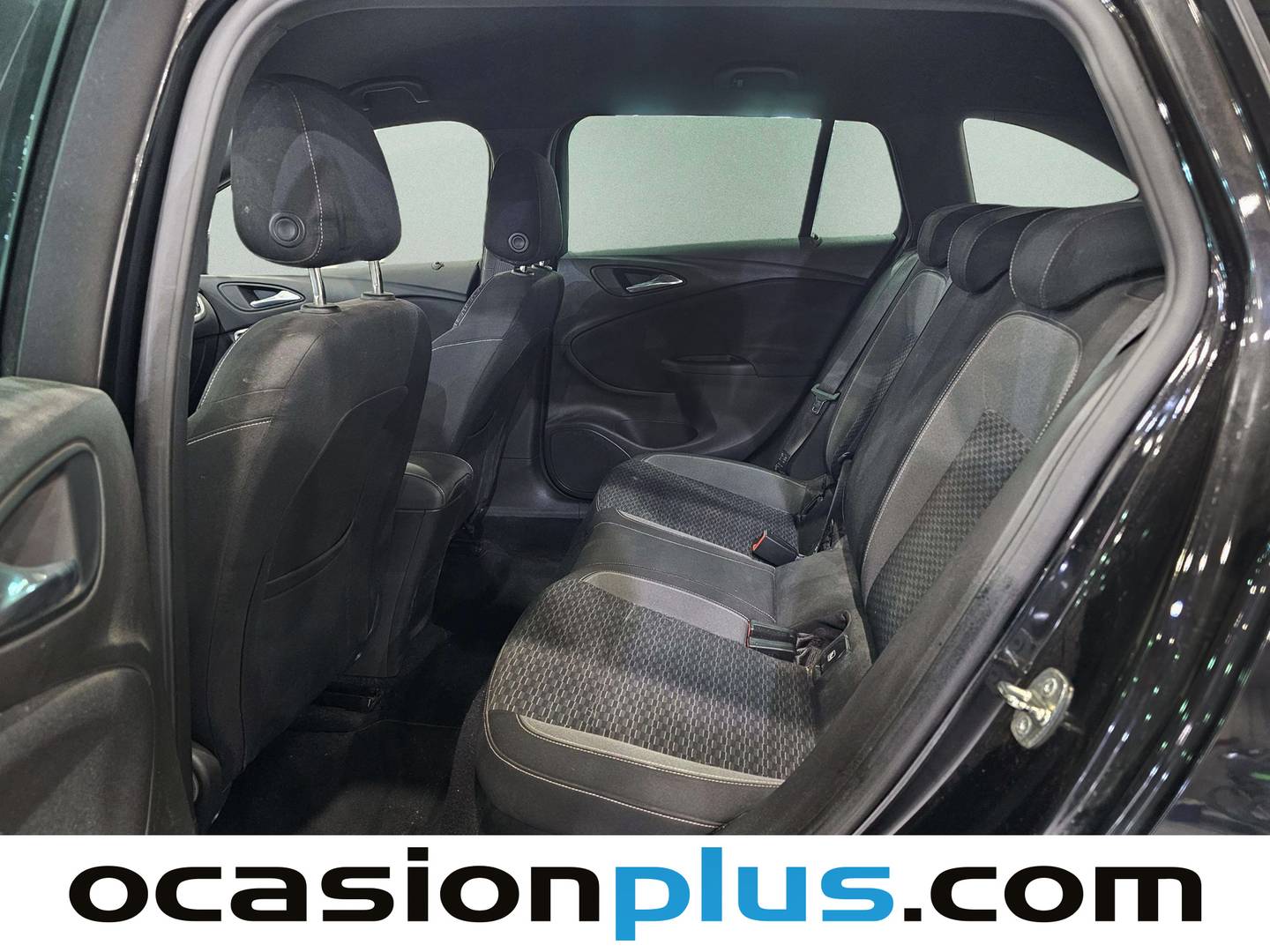 Foto asientos traseros Opel Astra Opel Astra 1.4T SHT S/S Business Elegance CVT (145 CV)