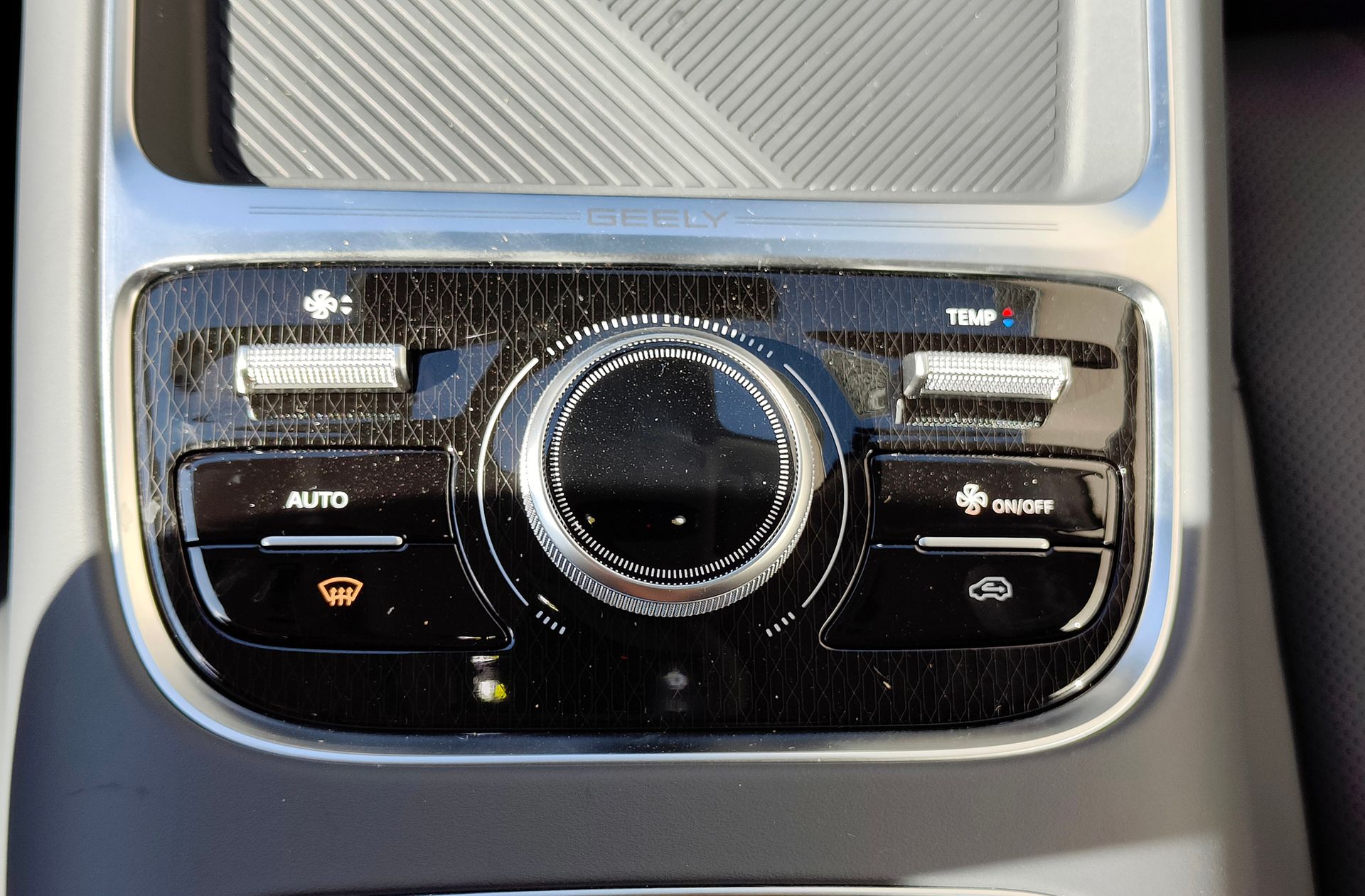 Geely Starray EM-i 1.5 PHEV Pro - foto 34