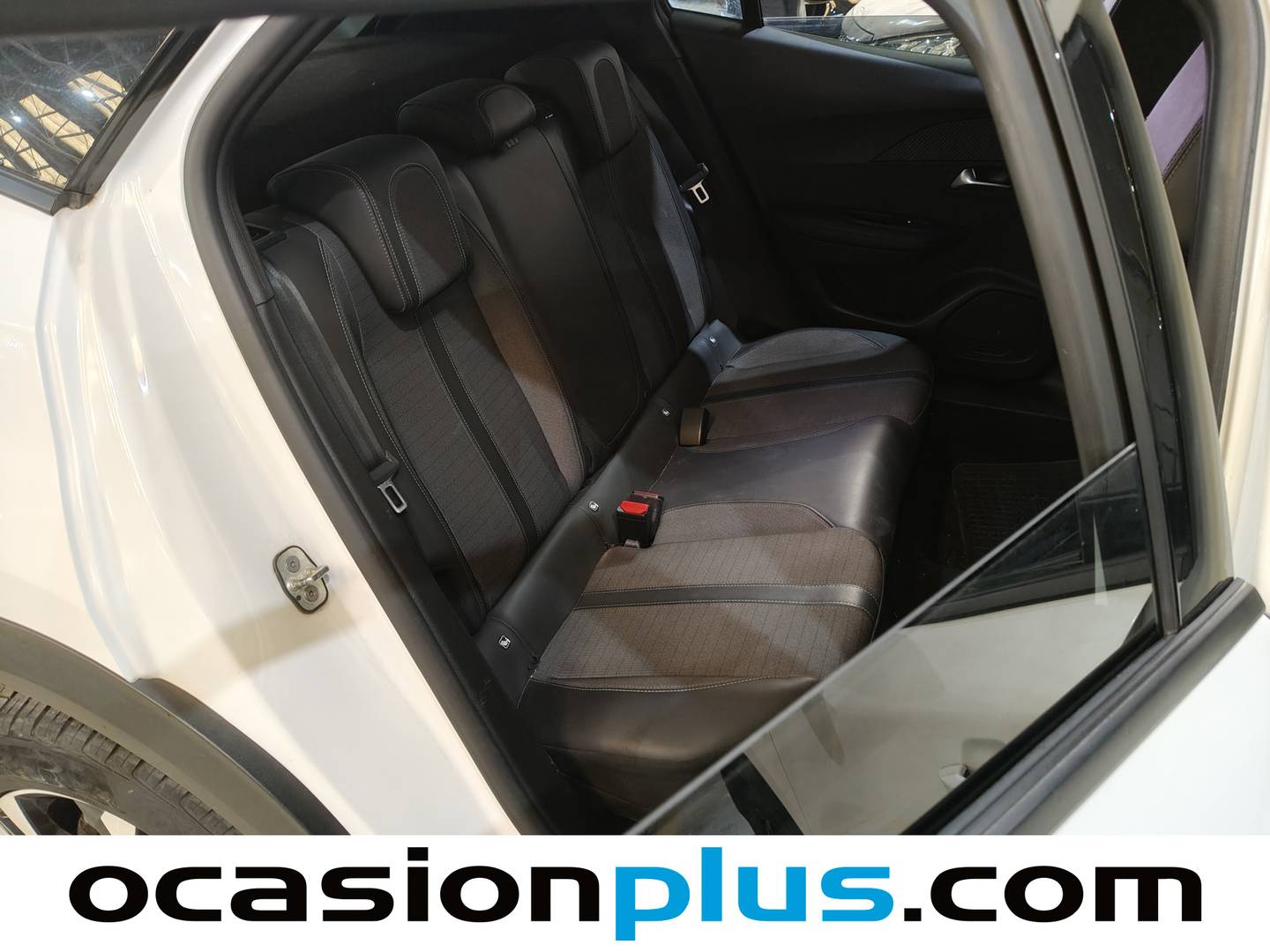 Foto asientos delanteros Peugeot 2008 Peugeot 2008 PureTech 100 S&S Allure (100 CV)