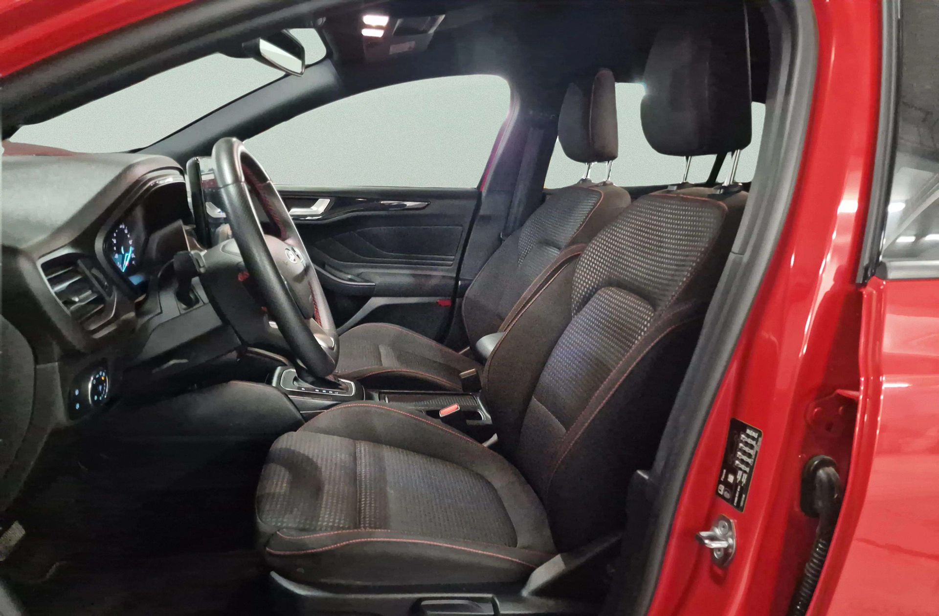 Ford Focus SportBreak 1.0 EcoBoost MHEV ST-Line - foto 14