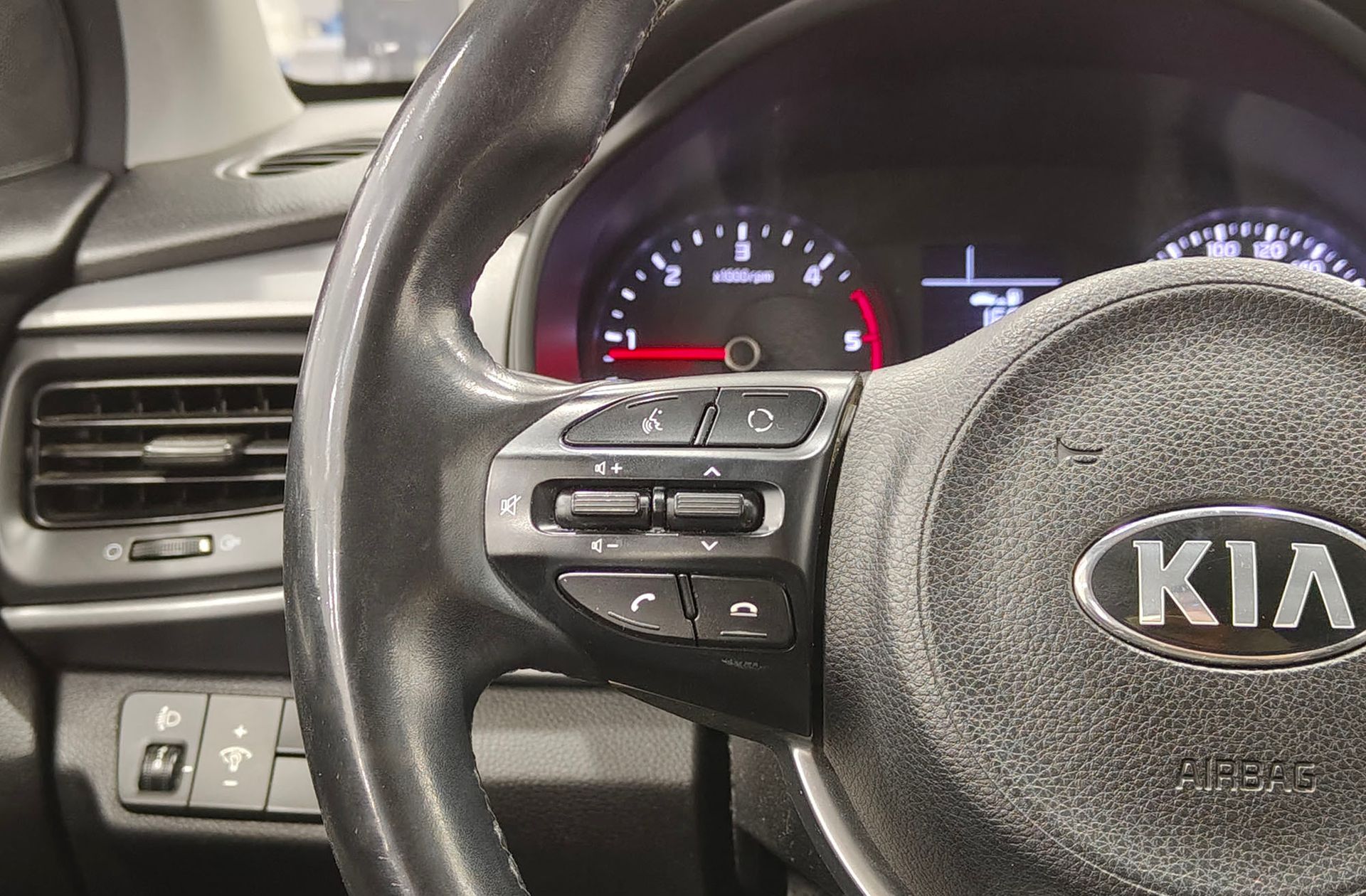 Kia Stonic 1.6 CRDi VGT Eco-D Concept - foto 20