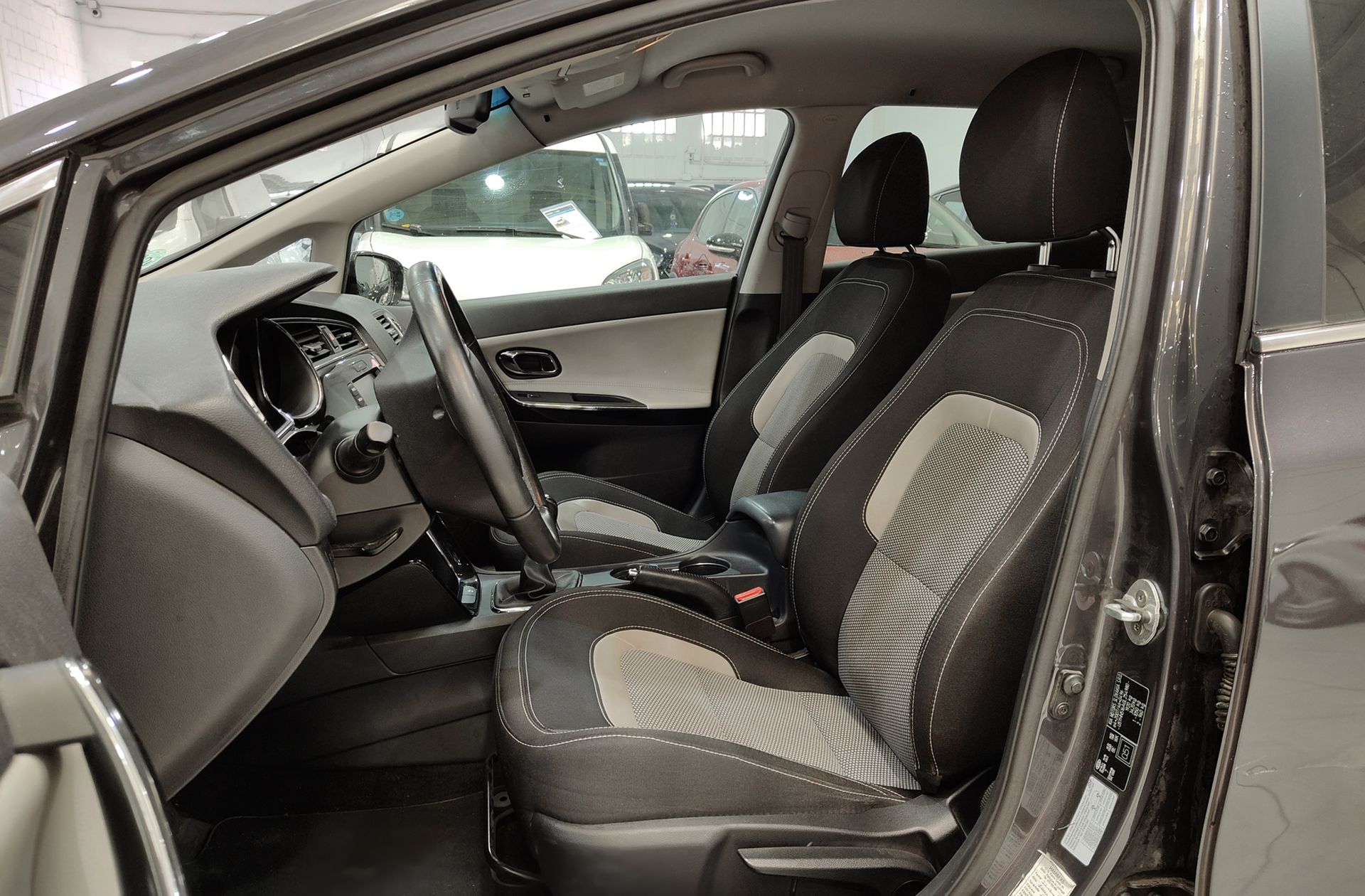 Kia Ceed 1.6 CRDi VGT Eco-Dynamics Uefa Euro2016 - foto 10