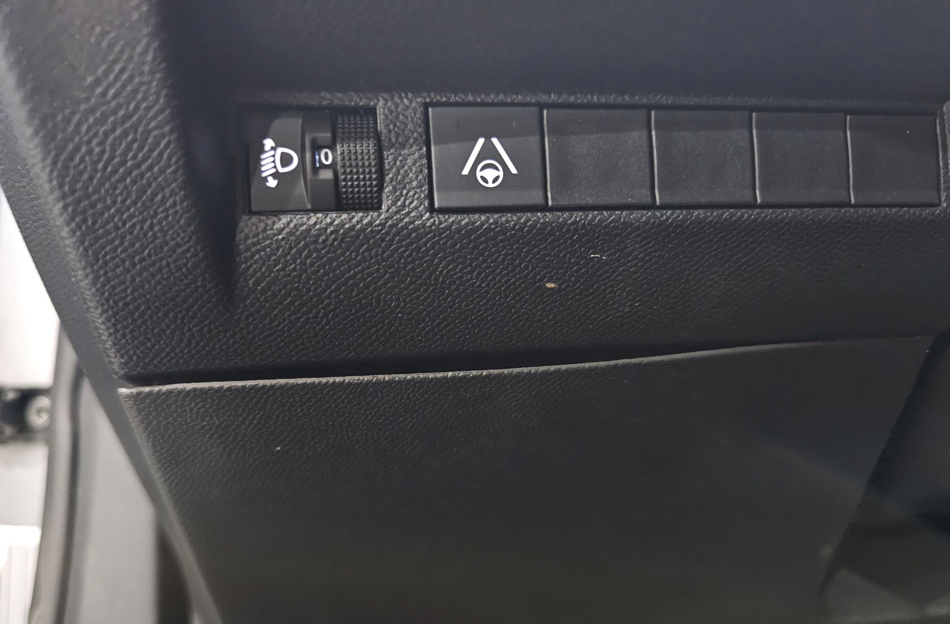 Peugeot 2008 Allure Hybrid eDCS6 - foto 11