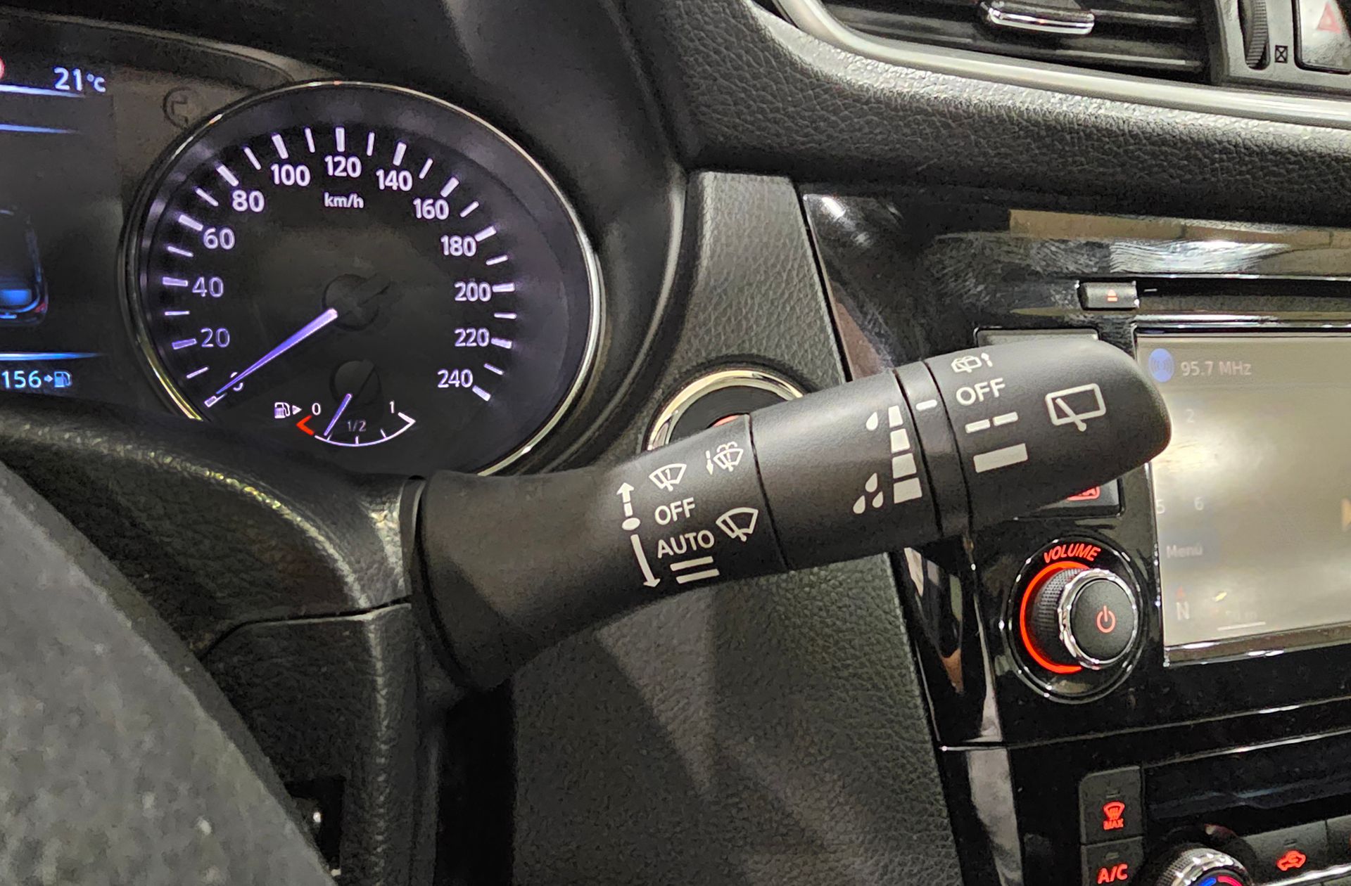 Nissan Qashqai 1.6 dCi N-Connecta 4x2 - foto 24