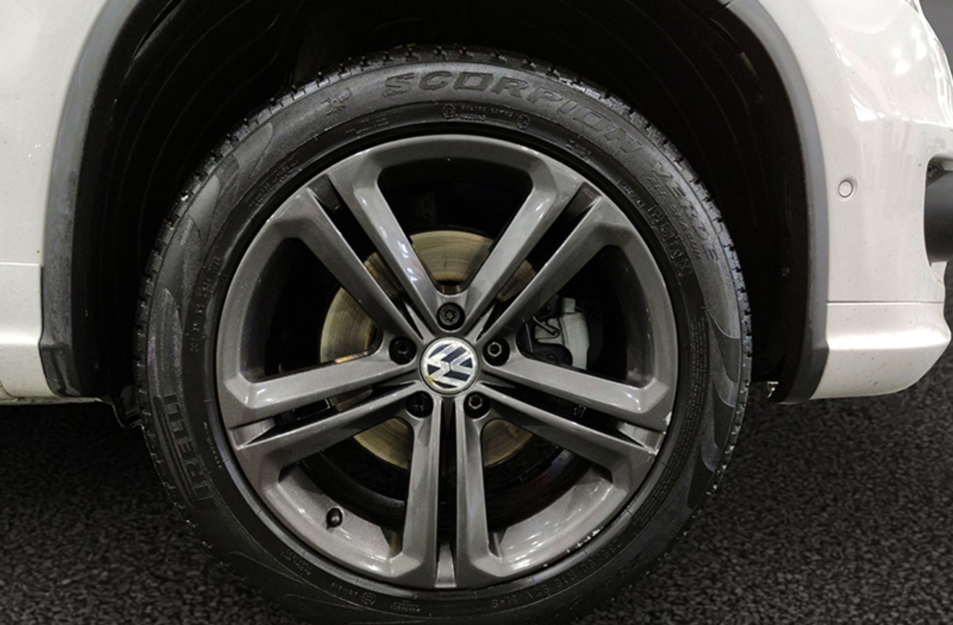 Volkswagen Tiguan Business 2.0 TDI BMT 4Motion - foto 32