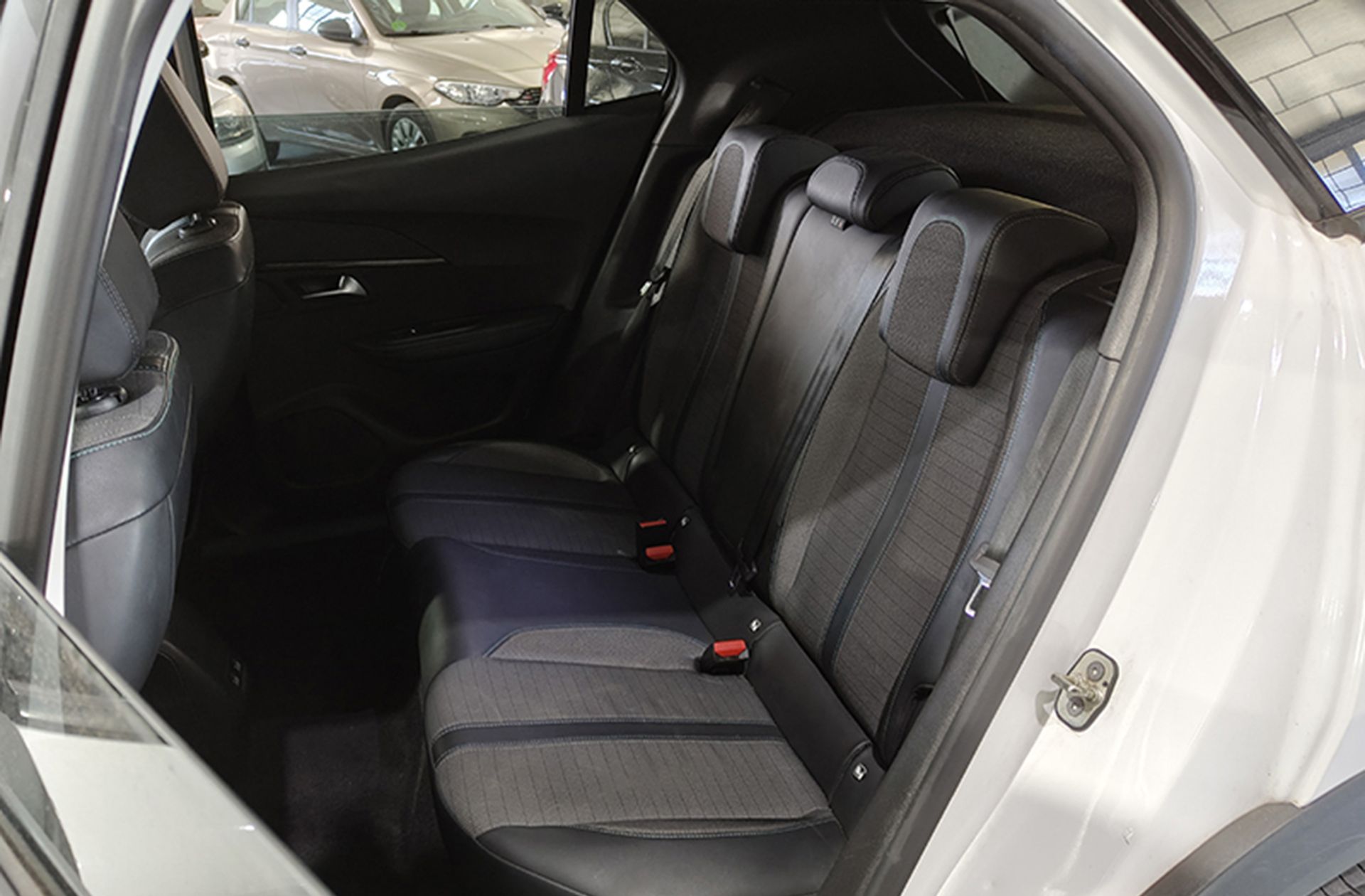 Peugeot 2008 BlueHDi 110 Allure - foto 13