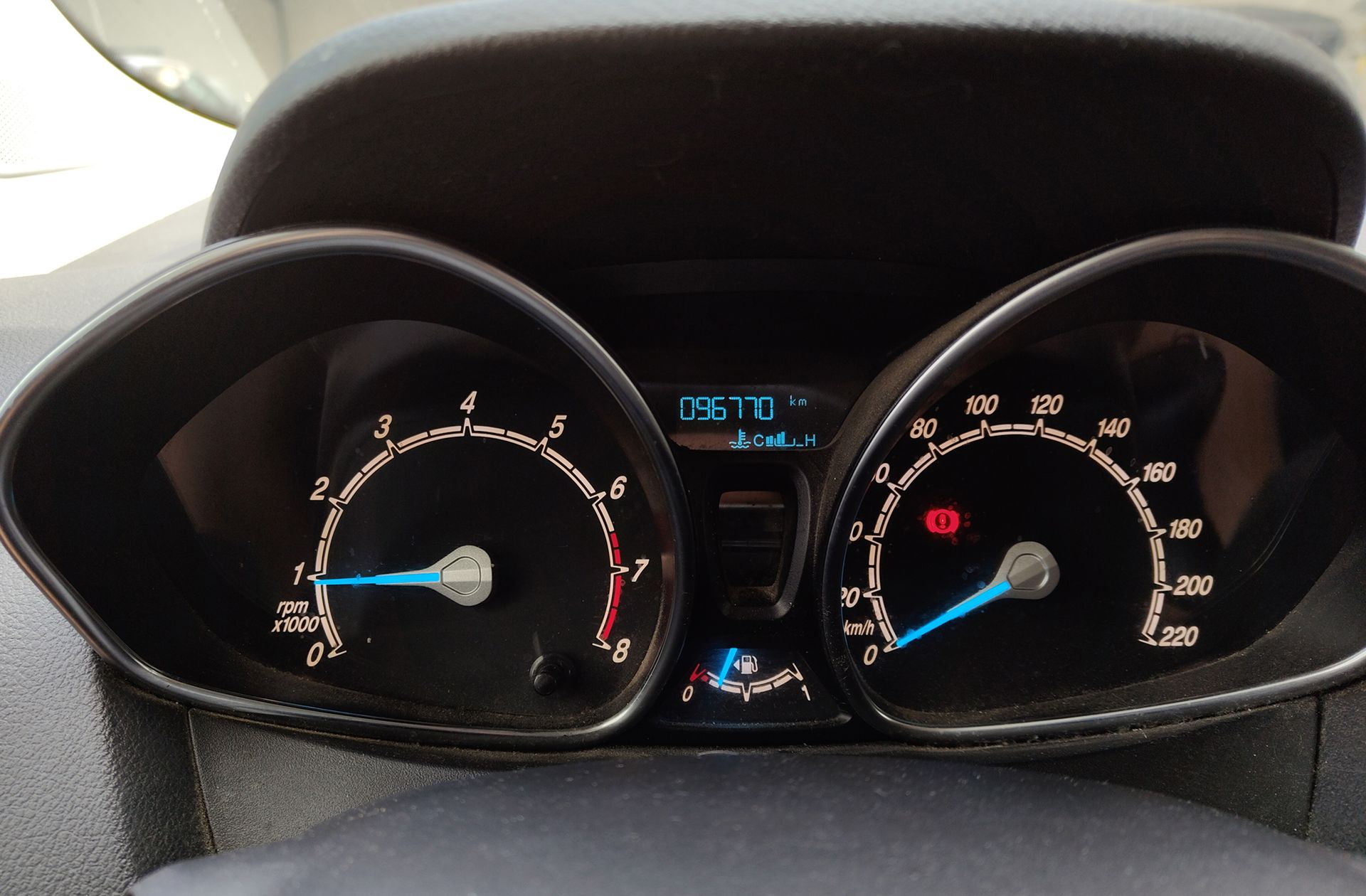 Ford Tourneo Courier 1.0 EcoBoost Titanium - foto 23