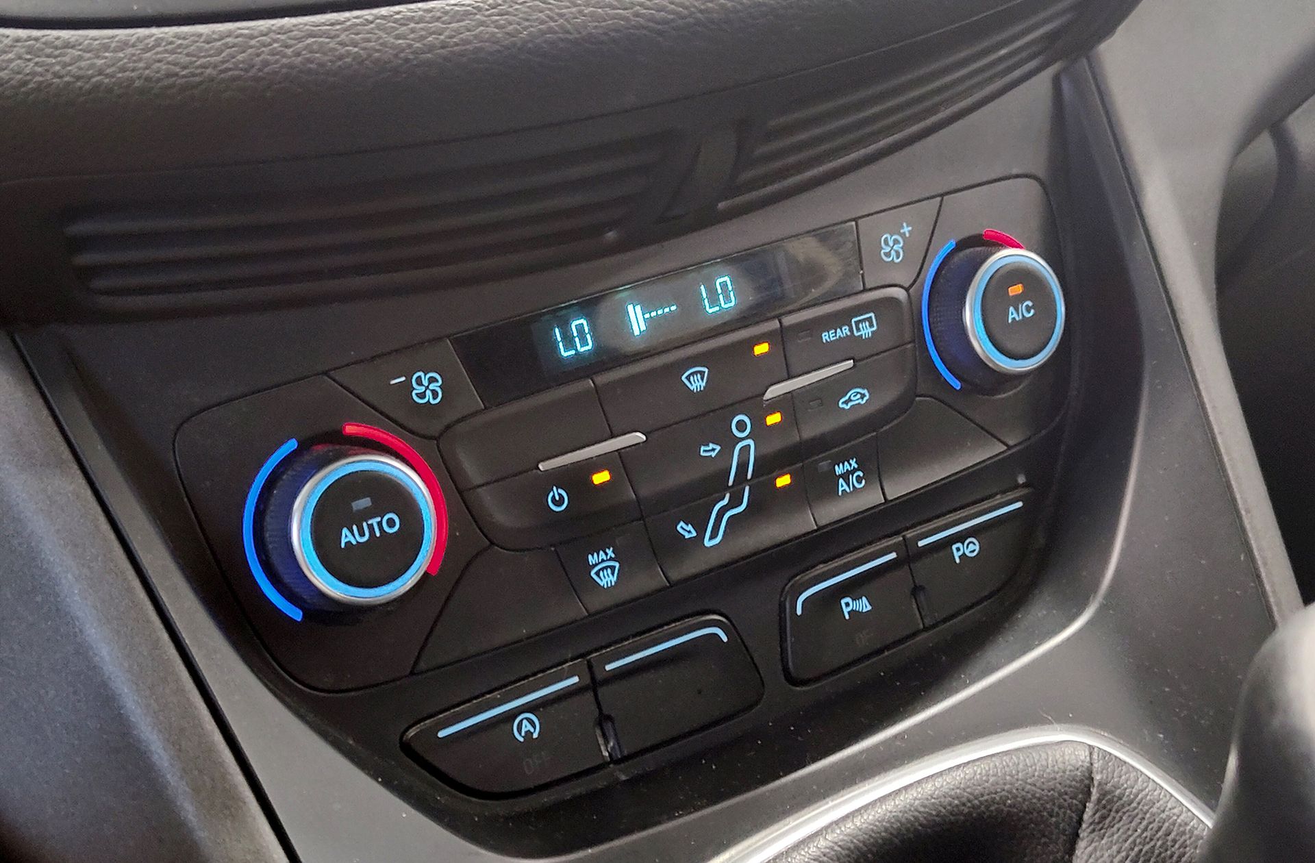 Ford C-Max 1.0 EcoBoost Trend+ - foto 24