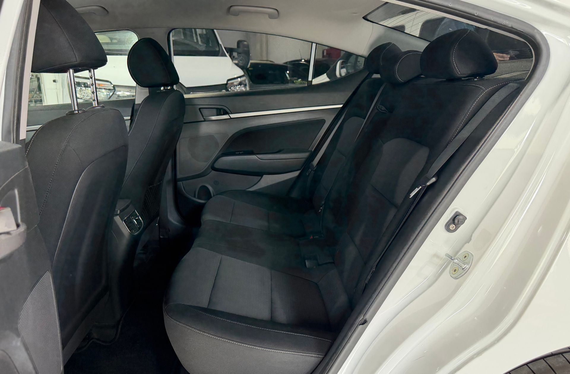 Hyundai Elantra 1.6 CRDi Tecno - foto 12