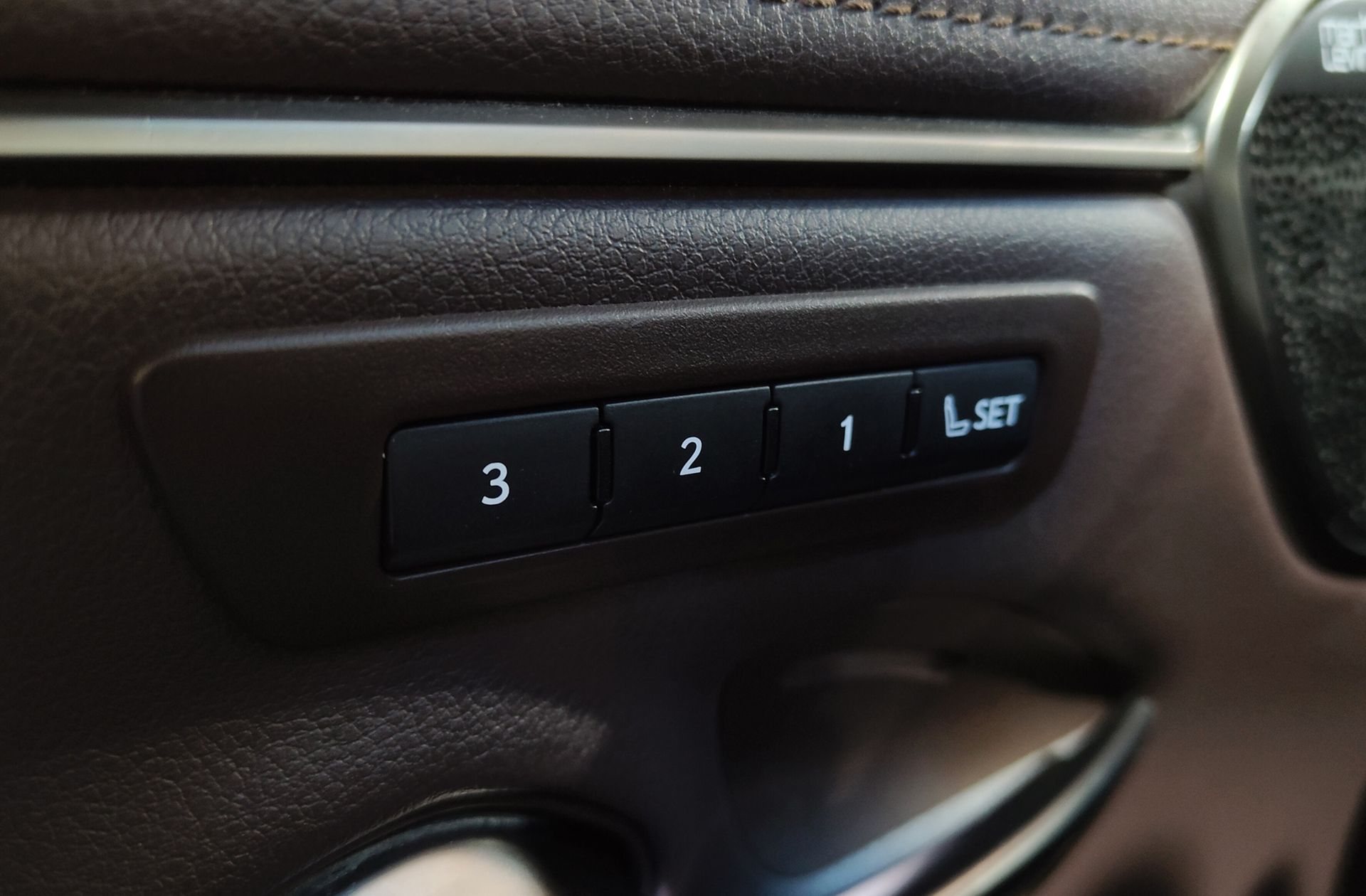Lexus ES 300h Luxury - foto 10