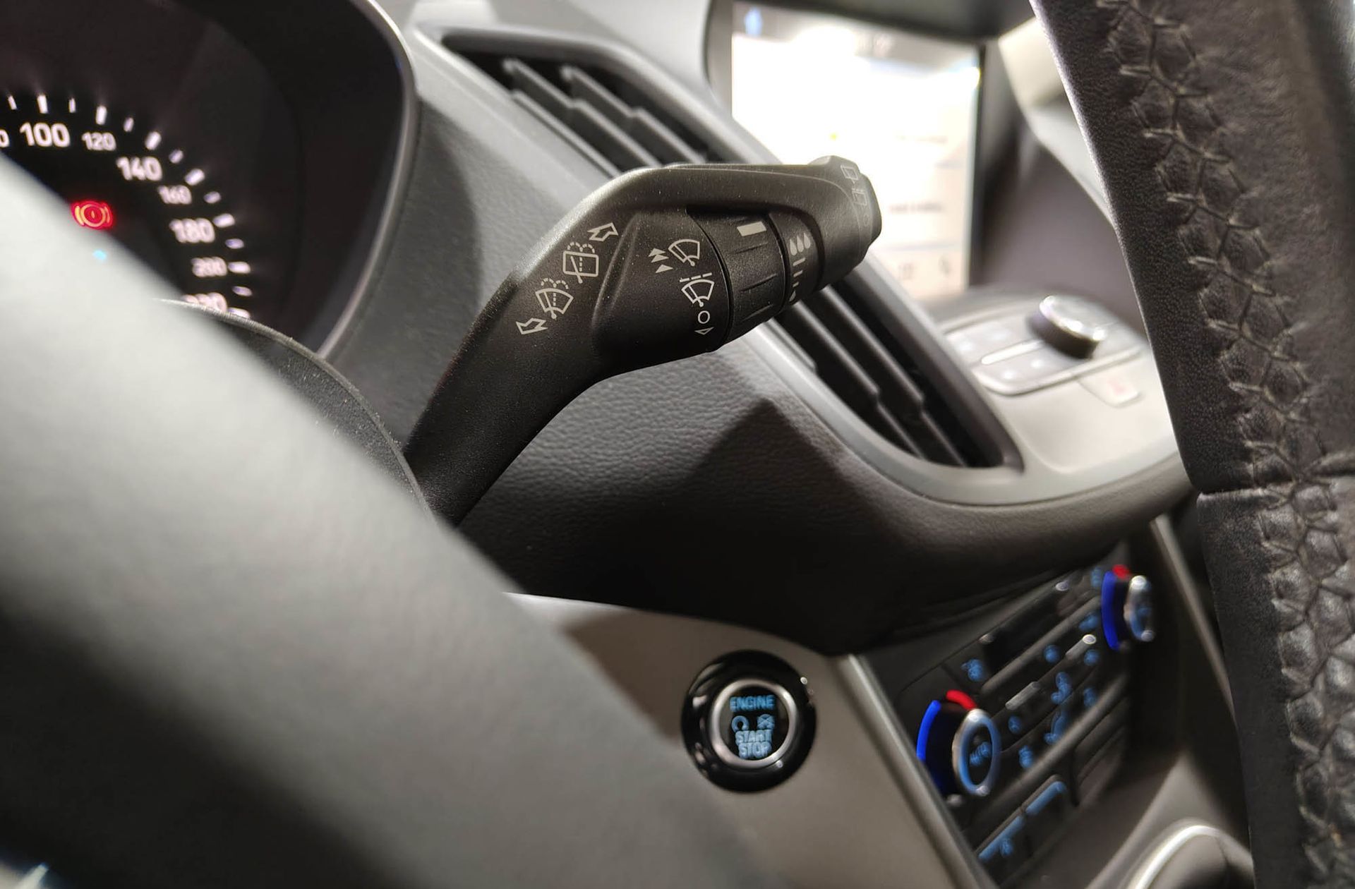 Ford Kuga 1.5 EcoBoost Trend 4x2 - foto 27