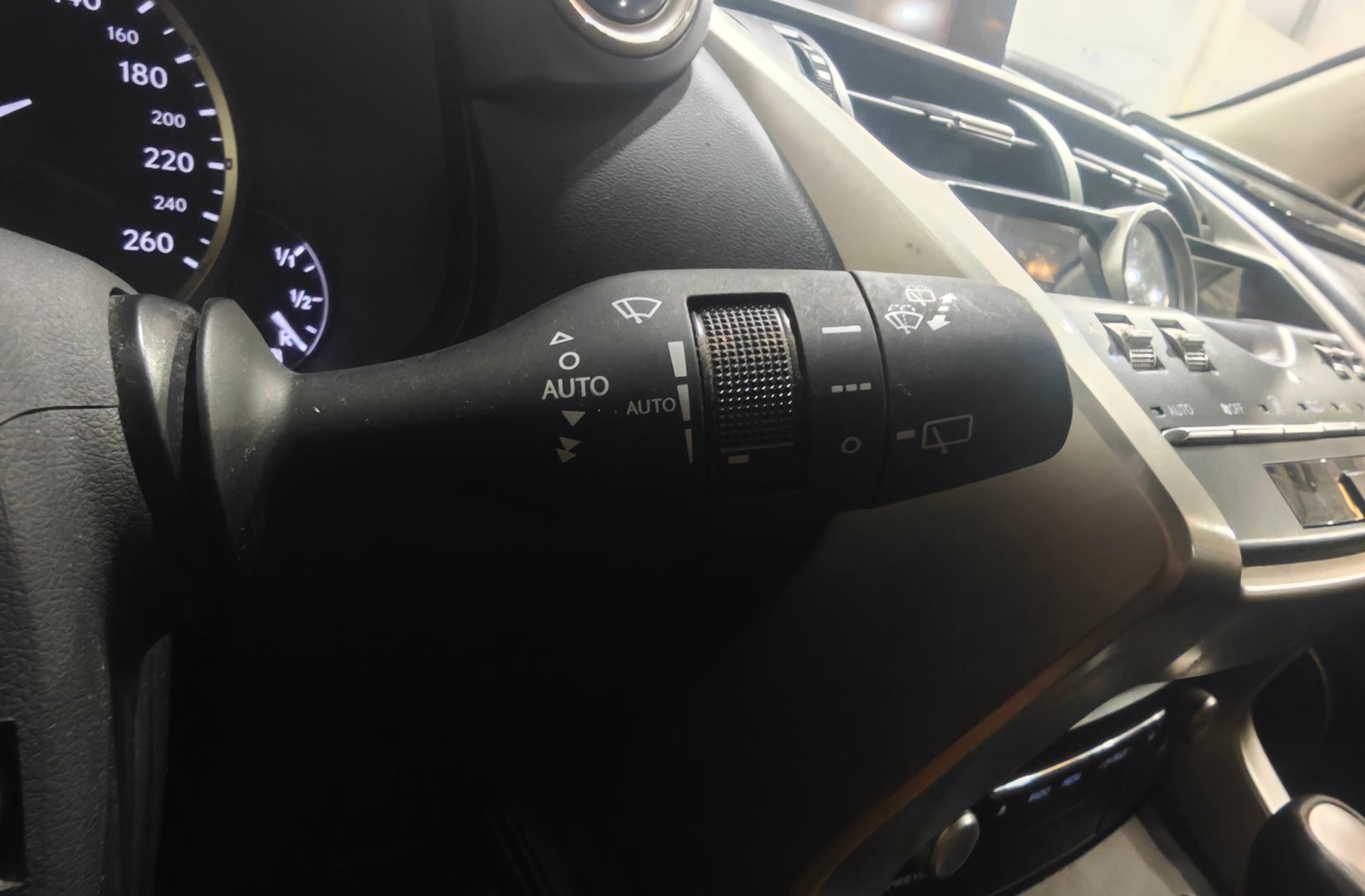 Lexus NX 300h Business 2WD - foto 25