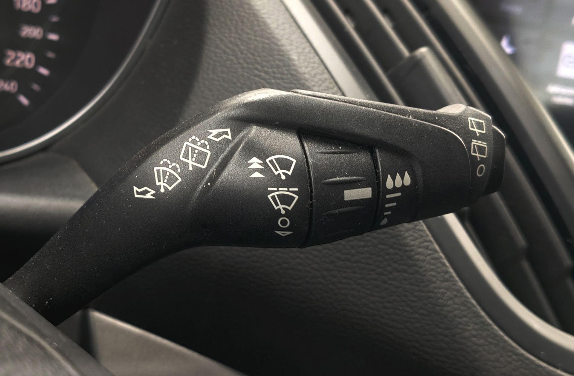 Ford Kuga 1.5 EcoBoost Trend+ 4x2 - foto 25