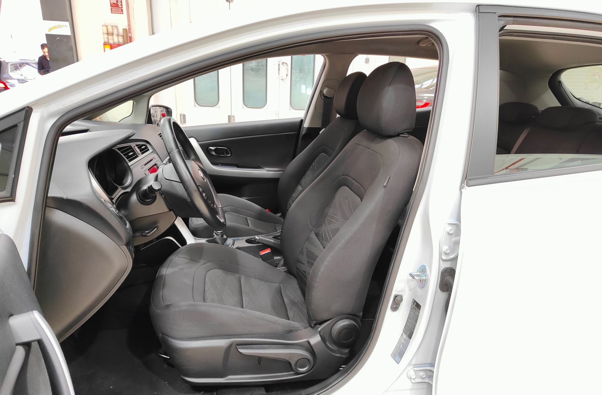 Kia Ceed 1.4 CRDi WGT Drive - foto 9
