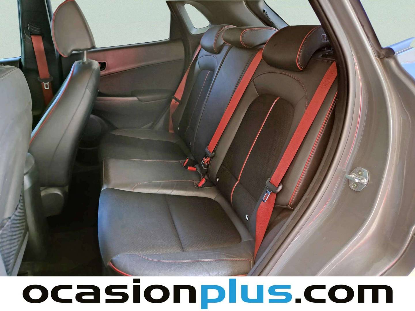 Foto asientos traseros Hyundai Kona Hyundai Kona 1.6 GDI HEV Tecno Red DT (141 CV)