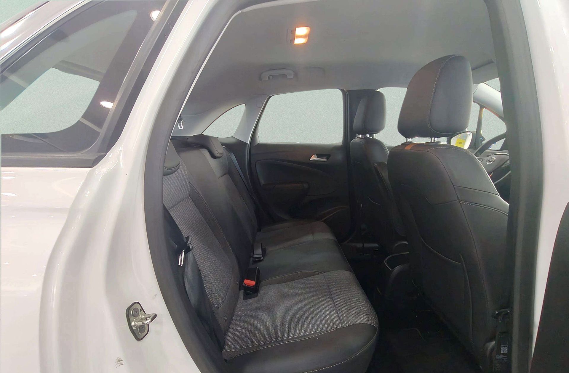 Opel Crossland 1.5D Business Elegance - foto 16