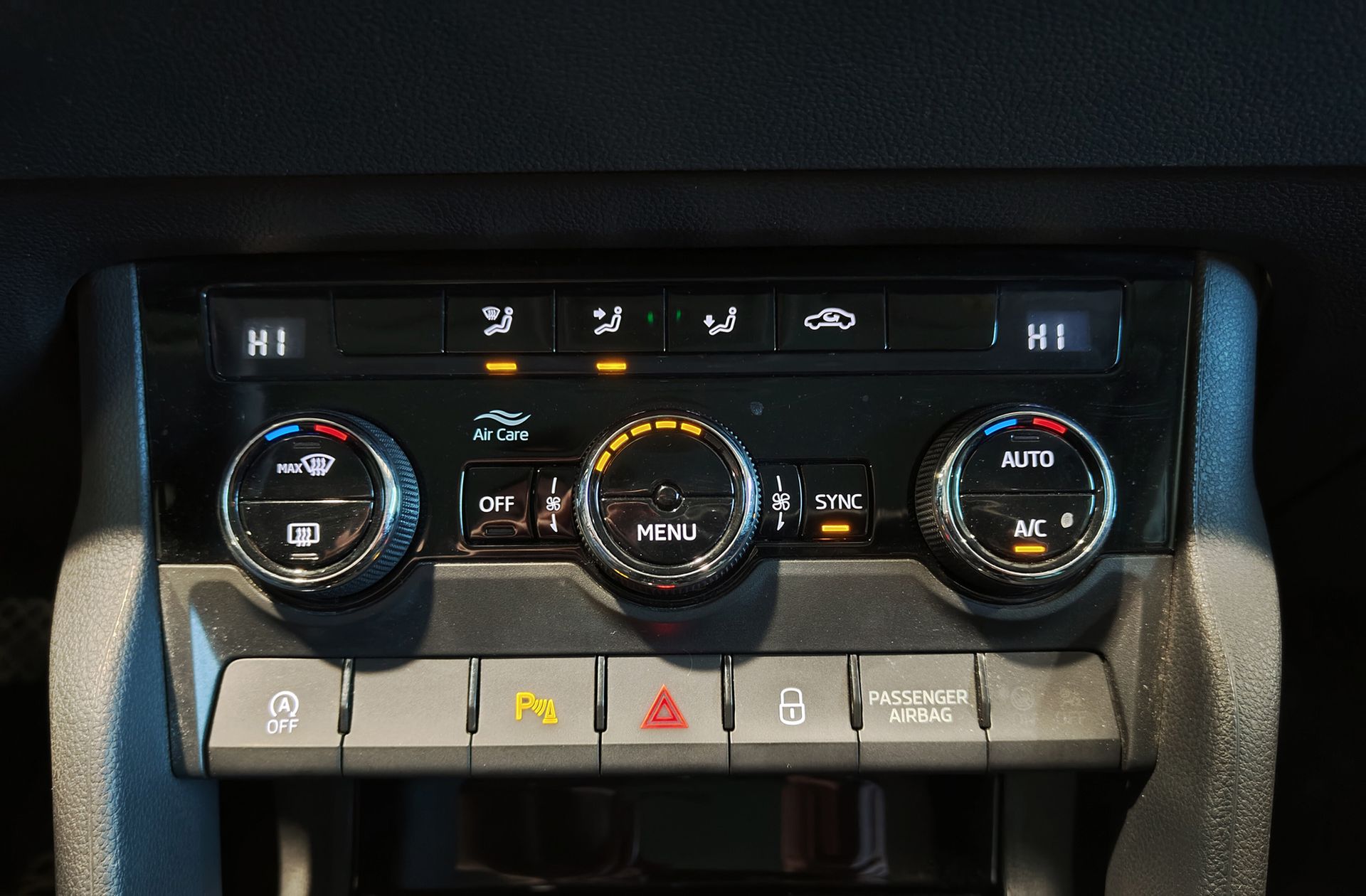 Škoda Karoq 2.0 TDI Selection - foto 30