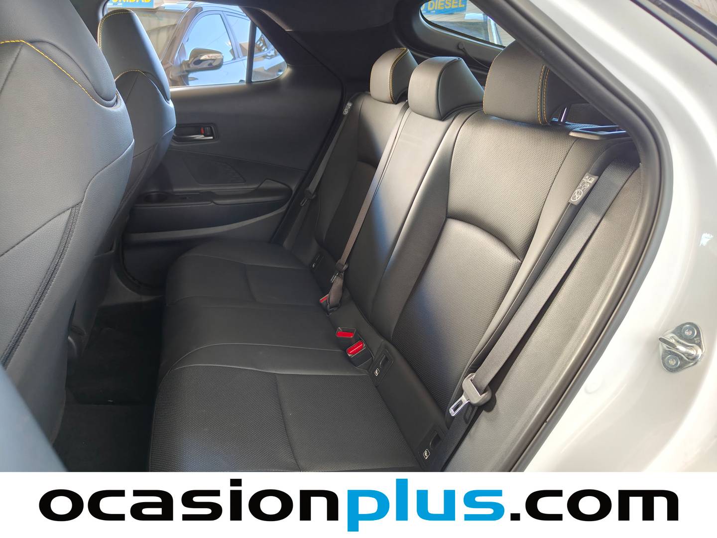 Foto asientos traseros Toyota C-HR Toyota C-HR 200H Premiere Edition (196 CV)