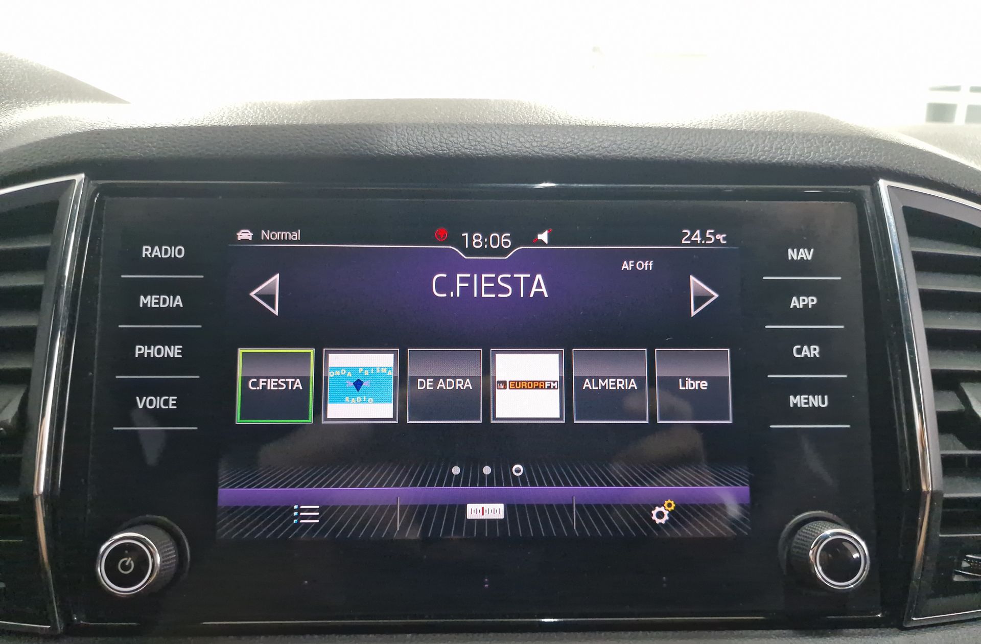 Škoda Karoq 1.5 TSI ACT Sportline DSG - foto 35