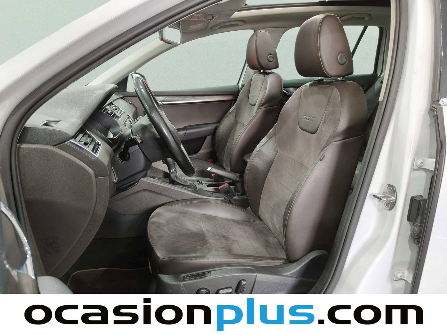 Foto asientos delanteros Skoda Scout Skoda Scout 2.0 TDI CR DSG 4x4 (184 CV)
