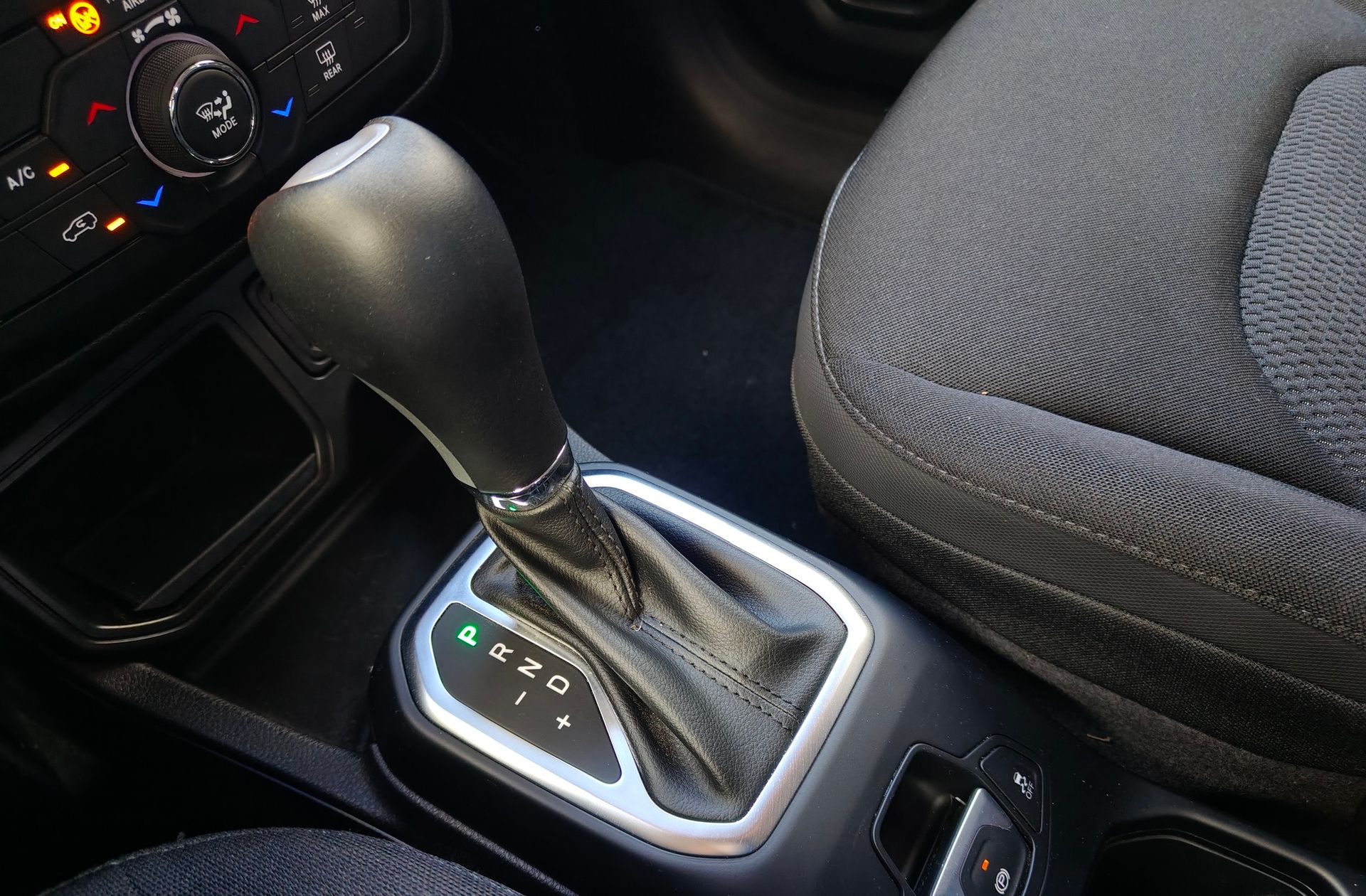 Jeep Renegade eHybrid 1.5 Limited ATX - foto 5